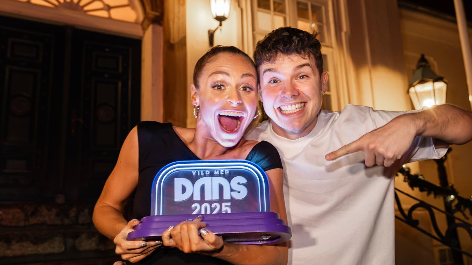 Jasmin Lind og Mika Schultz er i fuld gang med at flytte.