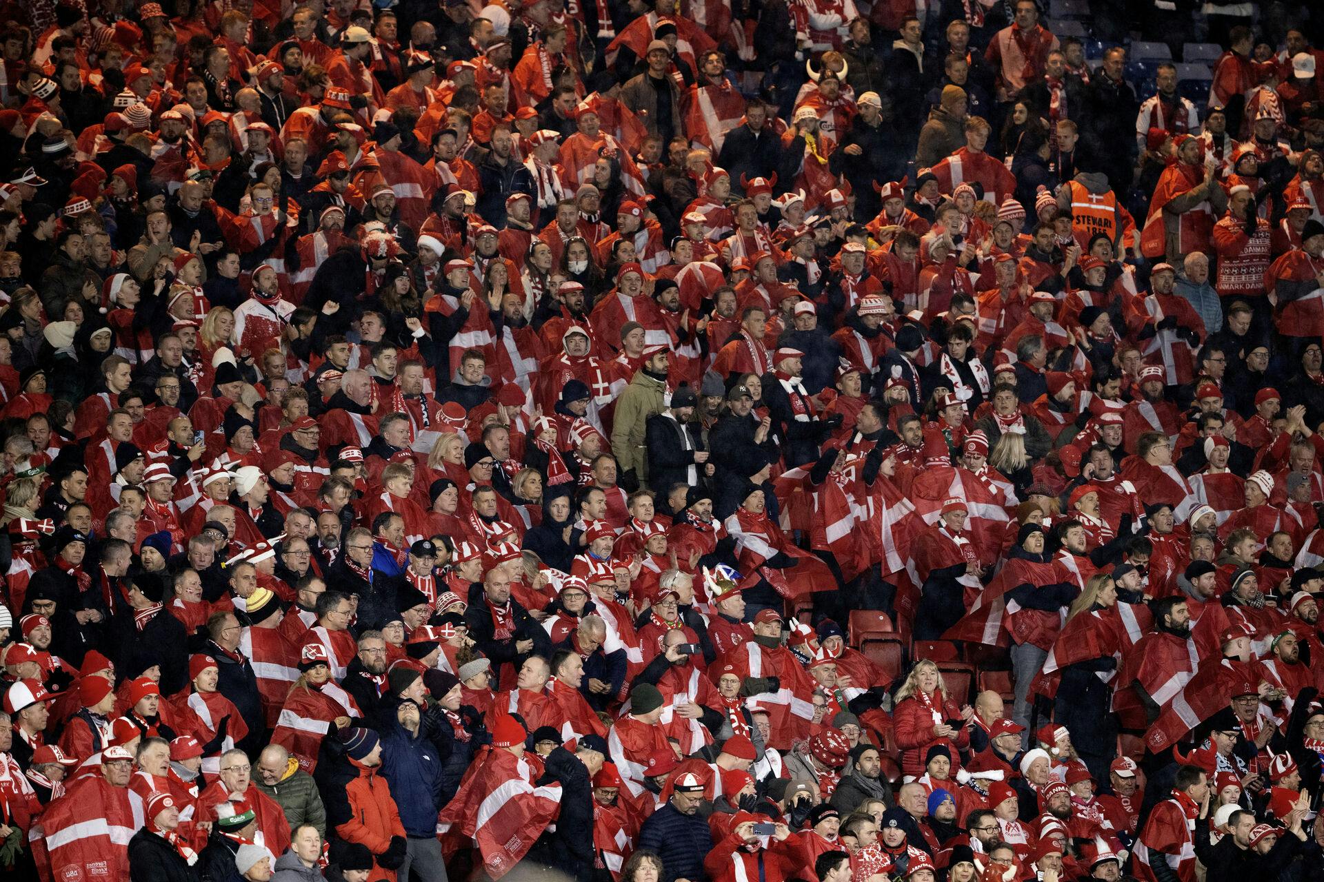 Danmarks fans kalr til VM kvalifikationskampen mellem Skotland og Danmark på Hampden Park i Glasgow tirsdag den 18. november 2025.. (Foto: Bo Amstrup/Ritzau Scanpix)