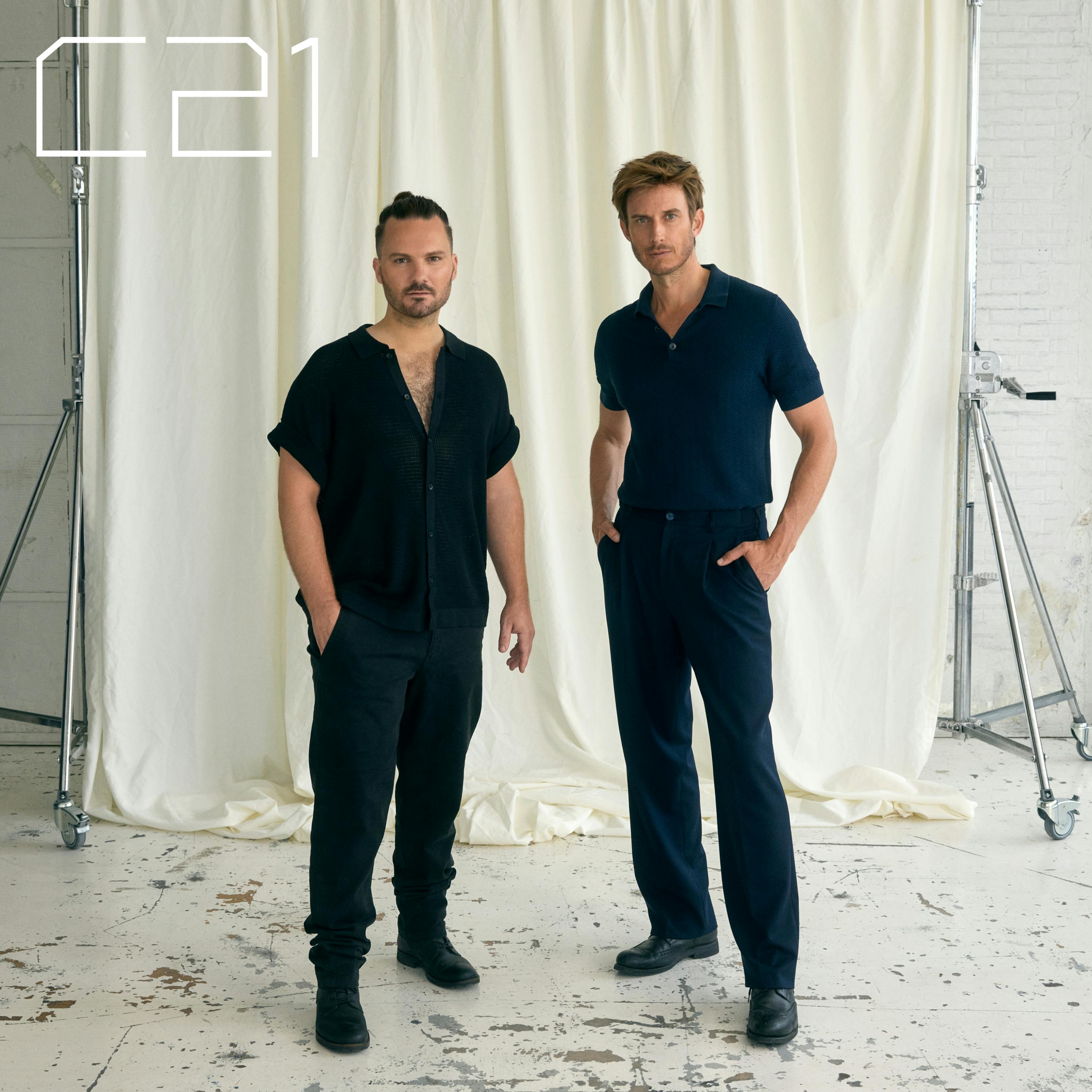 David Pepke og Søren Bregendal har som C21 været "Stuck in my heart" siden 2003. Nu indtager de det ikoniske "Paradise Hotel".