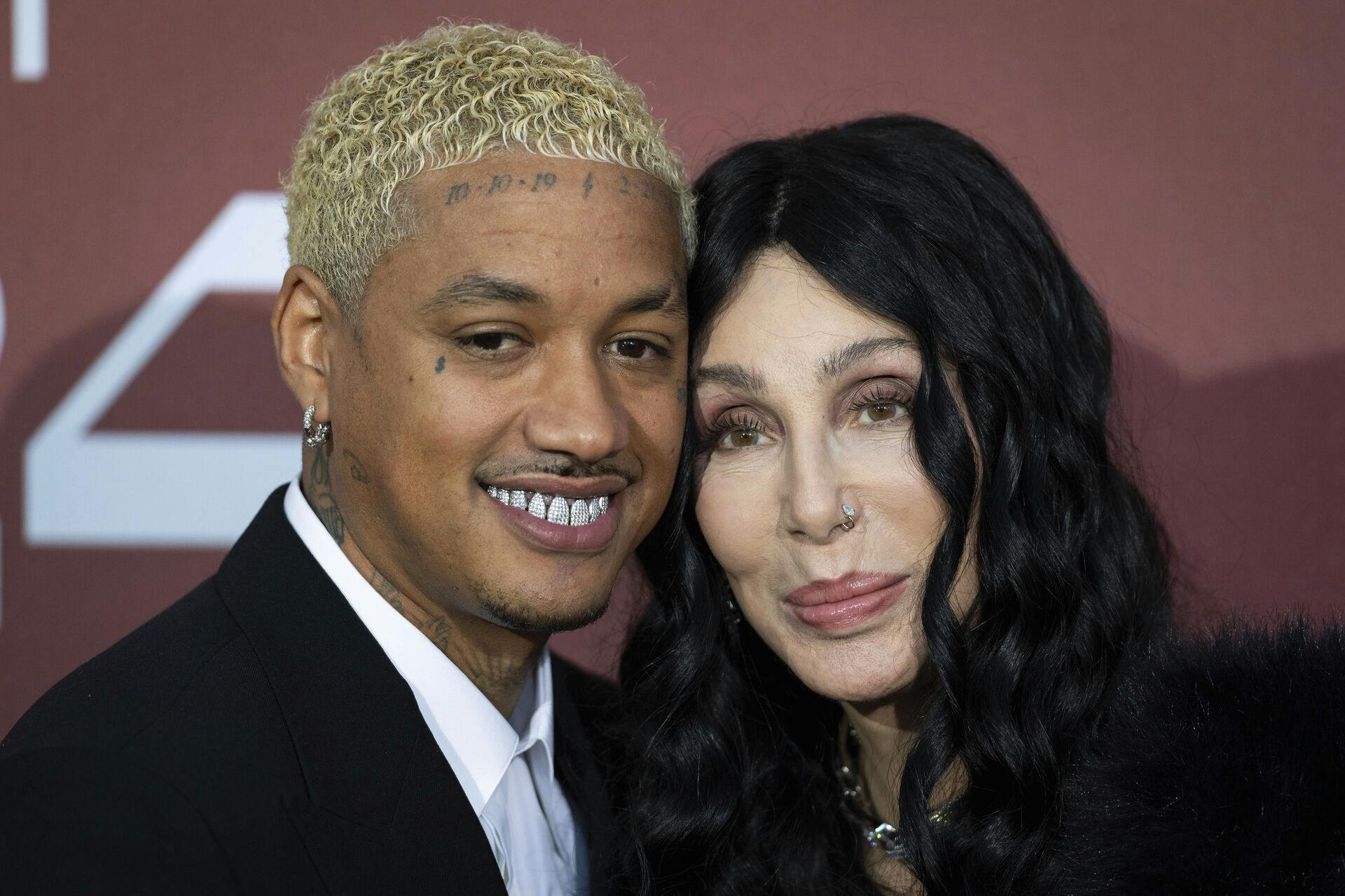 Cher skal være klar til at gifte sig med sin 40 år yngre kæreste.