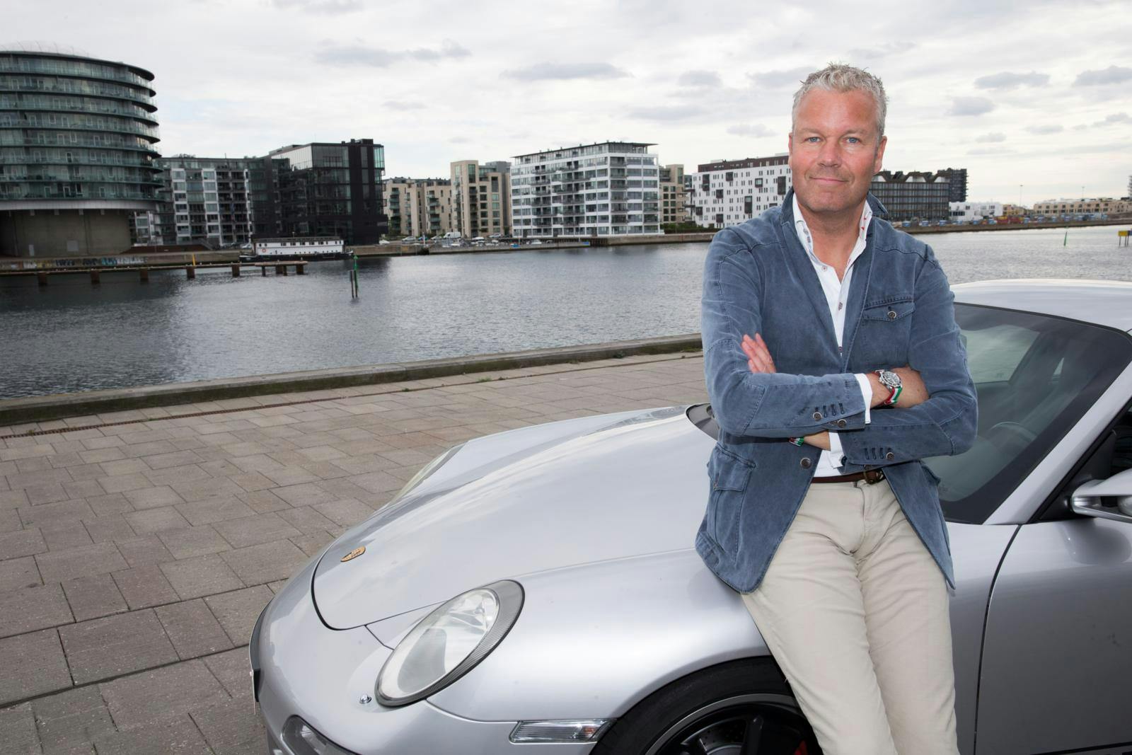 Mads Christensen er igen i økonomiske problemer og sælger derfor endnu en Porsche.