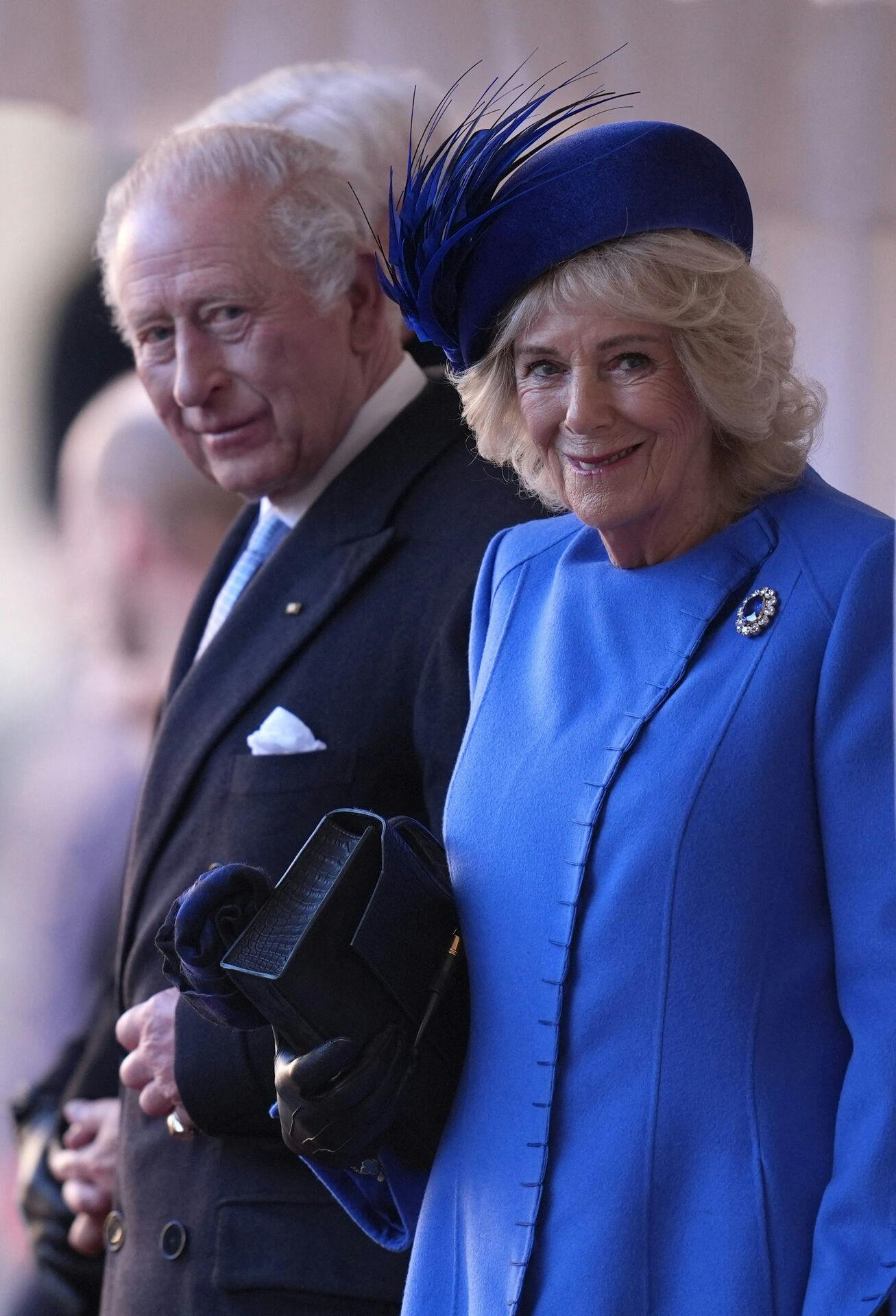 Storbritanniens kong Charles III og dronning Camilla deltager i en ceremoniel velkomst på Windsor Castle i Windsor, Storbritannien, den 3. december 2025.