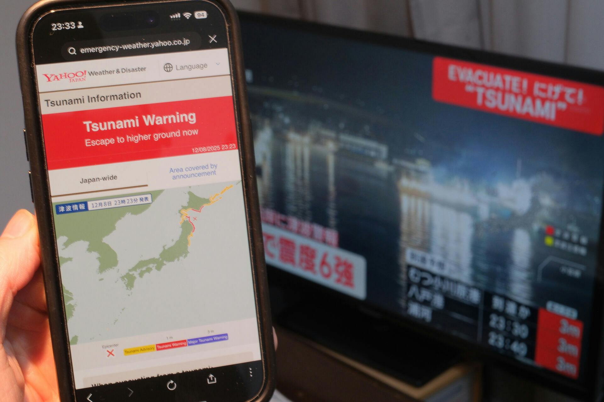 Der er udsendt Tsunami-advarsel i Japan mandag.