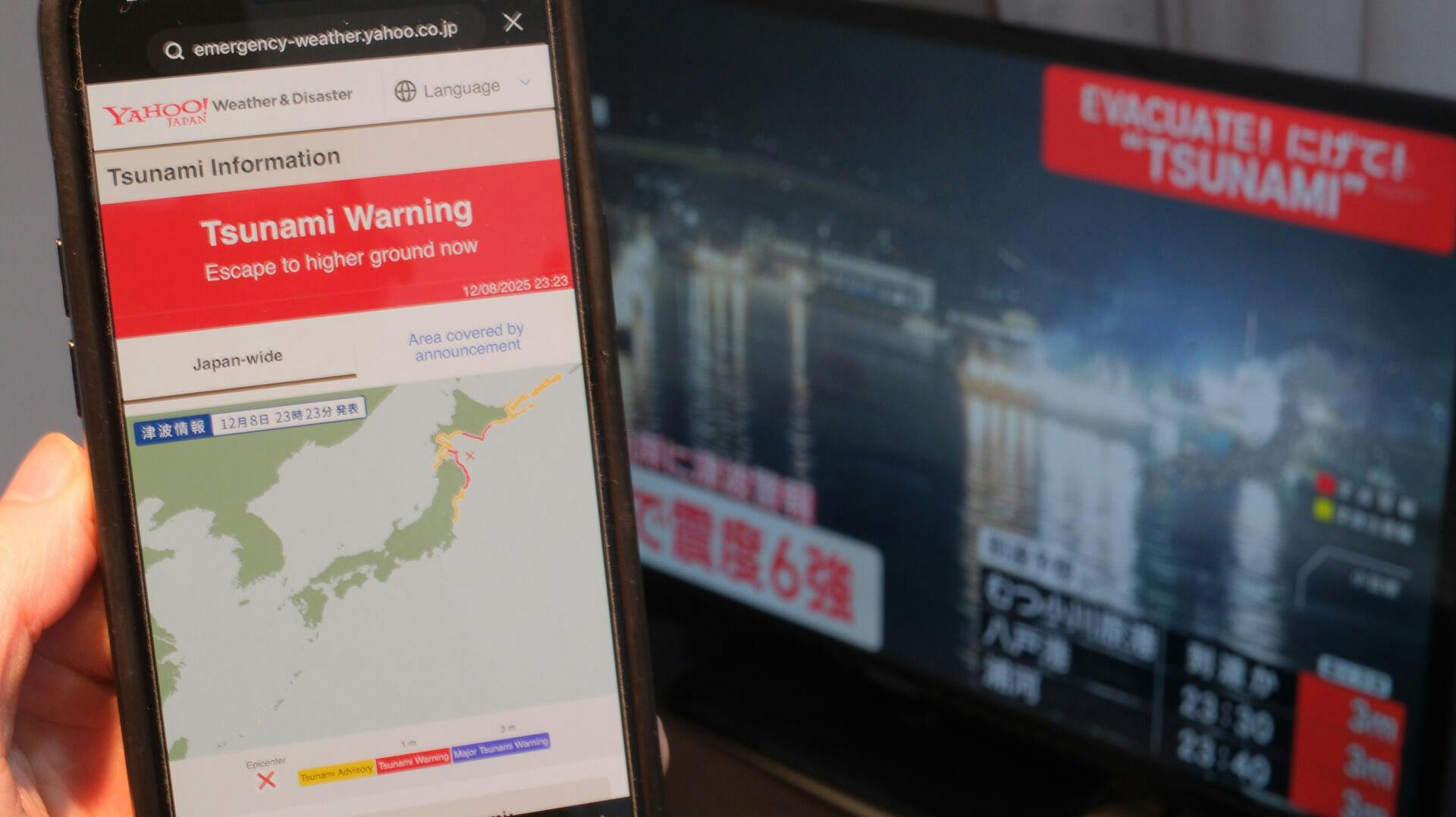 Der er udsendt Tsunami-advarsel i Japan mandag.