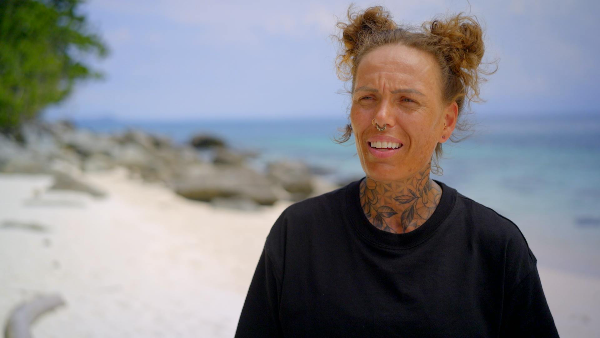 Sheila indrømmer over for SE og HØR, at hun er en smule indebrændt over ikke at være nået længere i "Robinson Ekspeditionen".