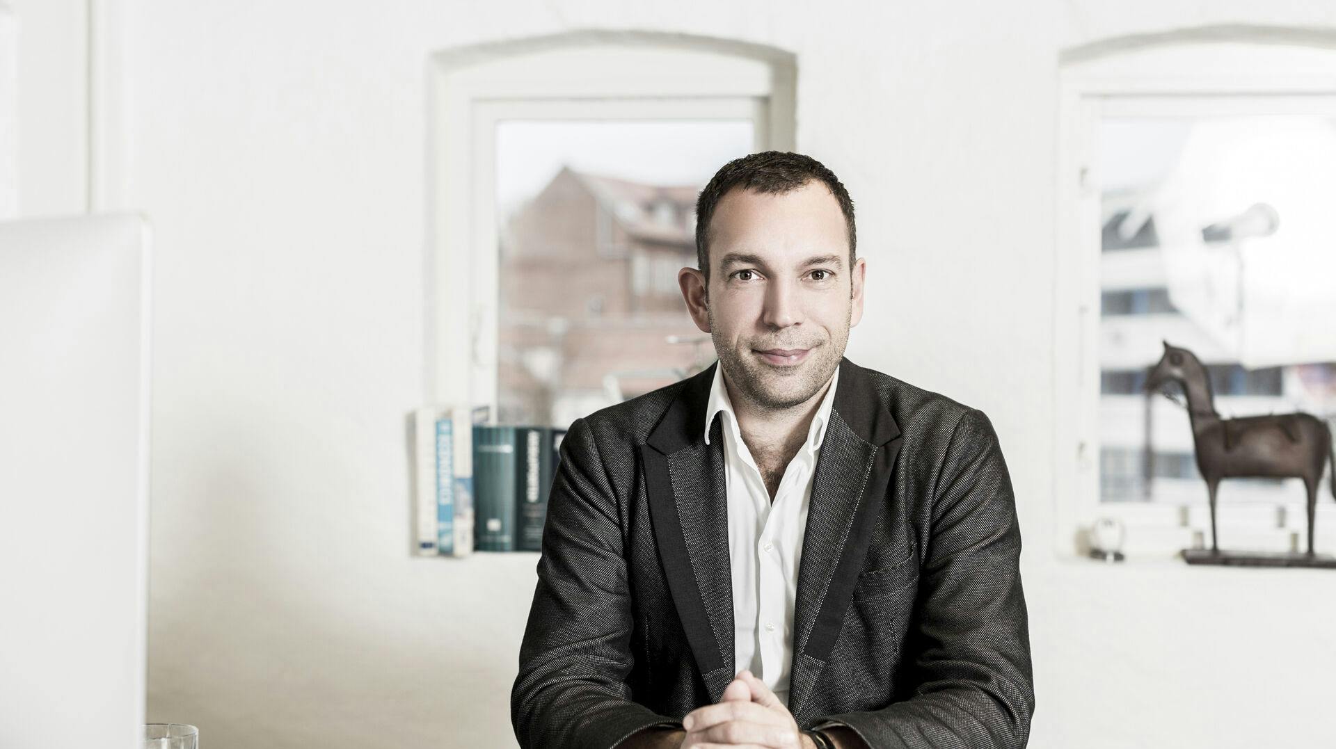 Peter Larsen var direktør og ejer af Scanleasing, der fremstod som en stor succes, men siden gik konkurs med et brag med politiefterforskning til følge.