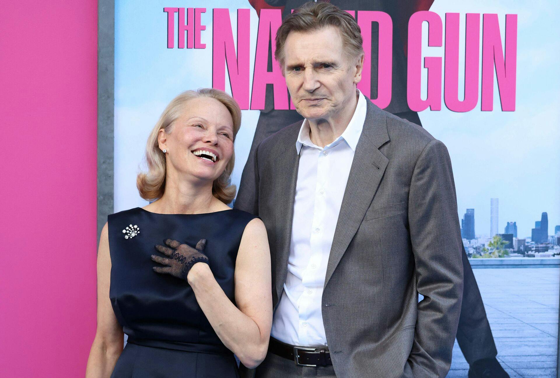 Pamela Anderson og Liam Neeson havde et kort forhold efter optagelserne til "The Naked Gun", fortæller hun nu.