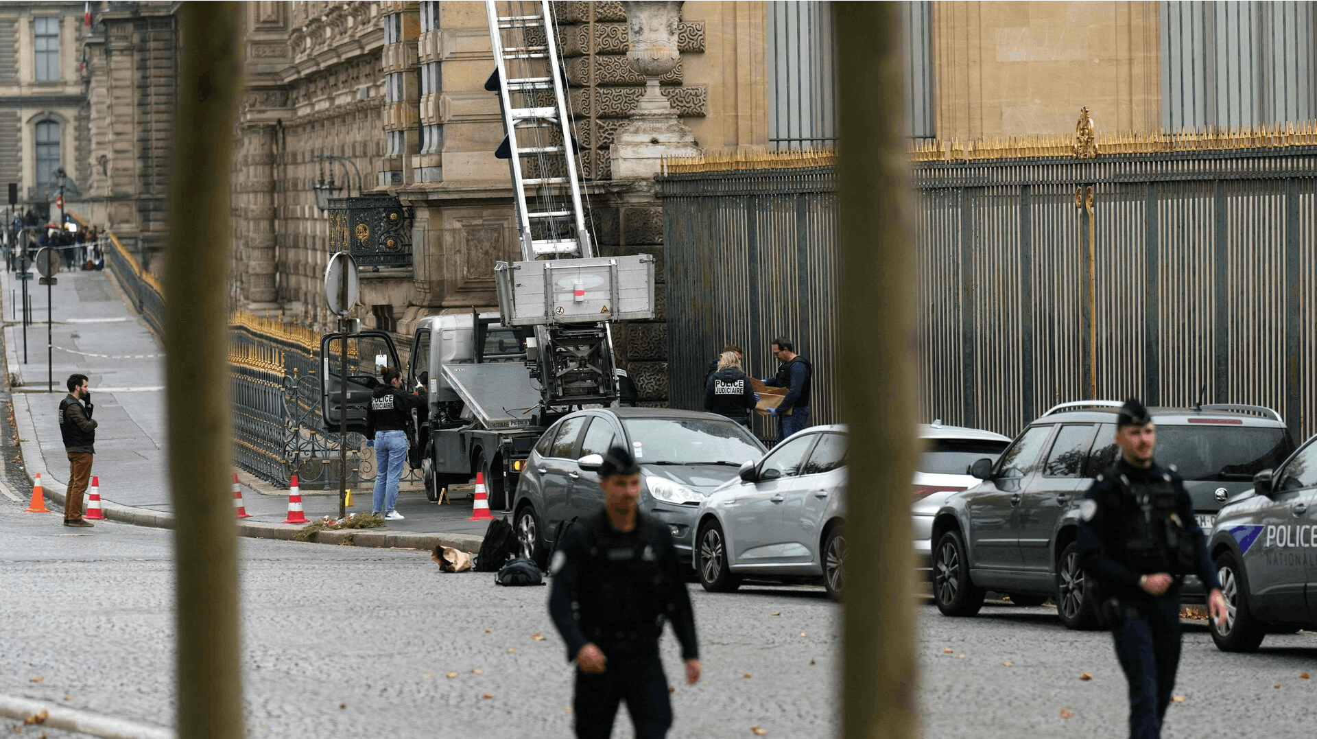 Flere af de mistænkte bag det vilde tyveri er siden blevet anholdt. Men de kunne angiveligt være stoppet, inden de slap væk med juvelerne, som fortsat er sporløst forsvundet.