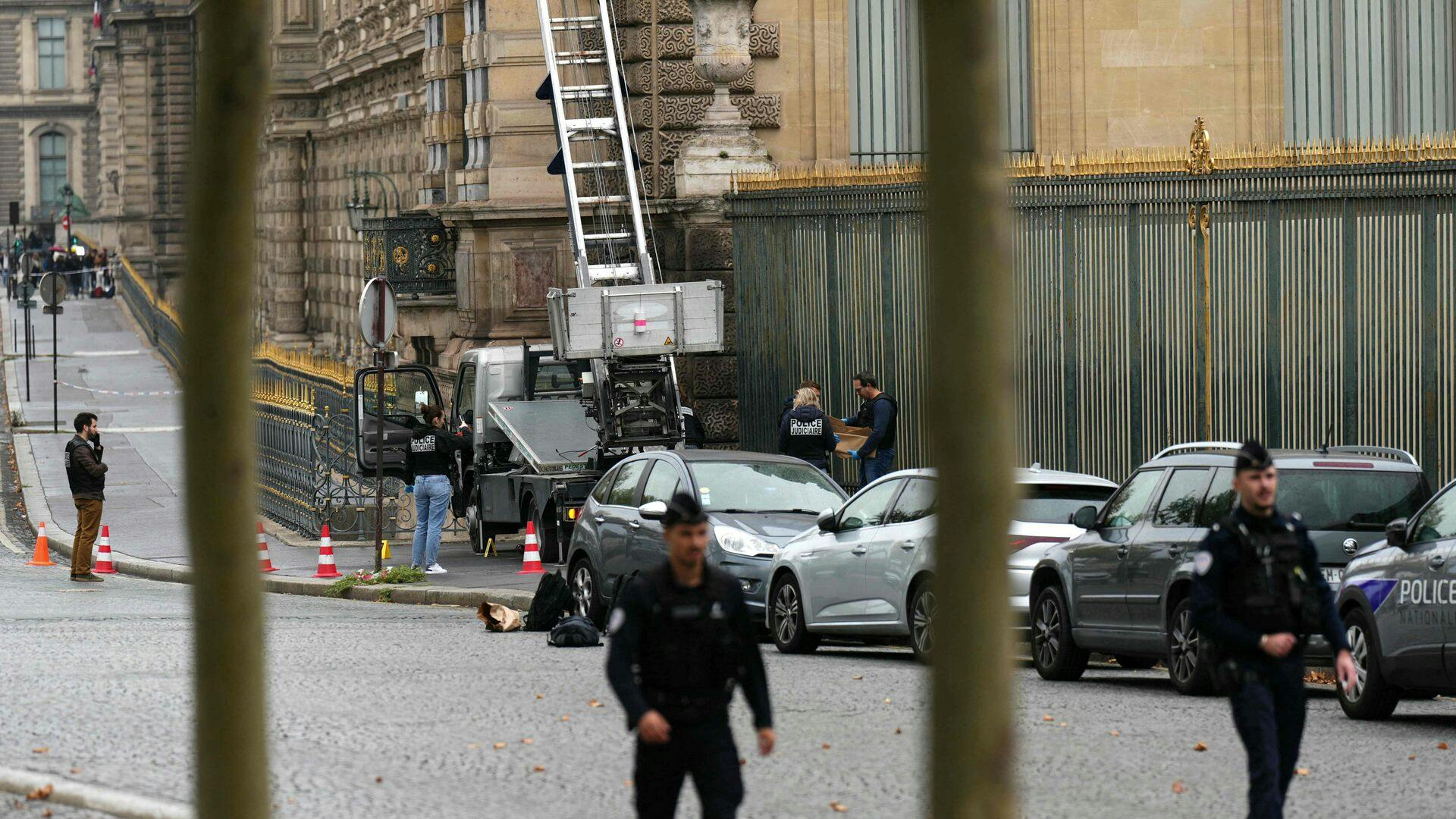Flere af de mistænkte bag det vilde tyveri er siden blevet anholdt. Men de kunne angiveligt være stoppet, inden de slap væk med juvelerne, som fortsat er sporløst forsvundet.