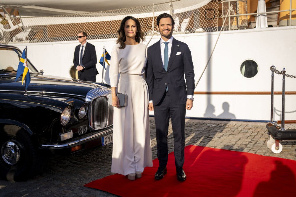 Prins Carl Philip og prinsesse Sofia under et besøg på Kongeskibet Dannebrog i Stockholm 2024. Det svenske kongehus bekræfter tirsdag, at Sofia har mødt den afdøde sexforbryder Epstein flere gange. - Foto: Ida Marie Odgaard/Ritzau Scanpix