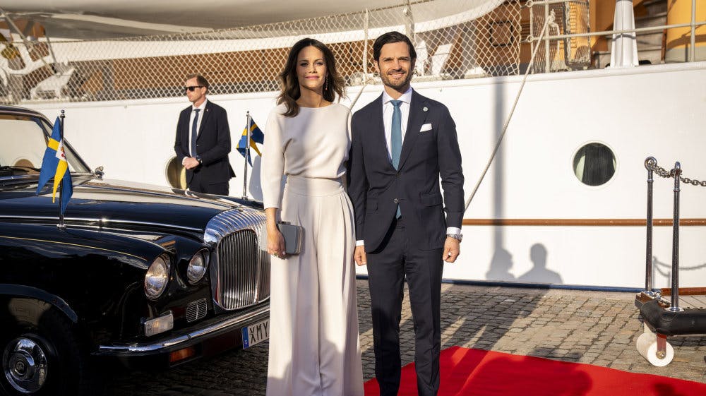 Prins Carl Philip og prinsesse Sofia under et besøg på Kongeskibet Dannebrog i Stockholm 2024. Det svenske kongehus bekræfter tirsdag, at Sofia har mødt den afdøde sexforbryder Epstein flere gange. - Foto: Ida Marie Odgaard/Ritzau Scanpix