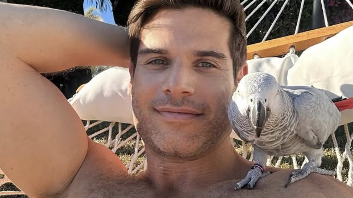 For blot to uger siden delte realitystjernen dette billede. Nu er han død.