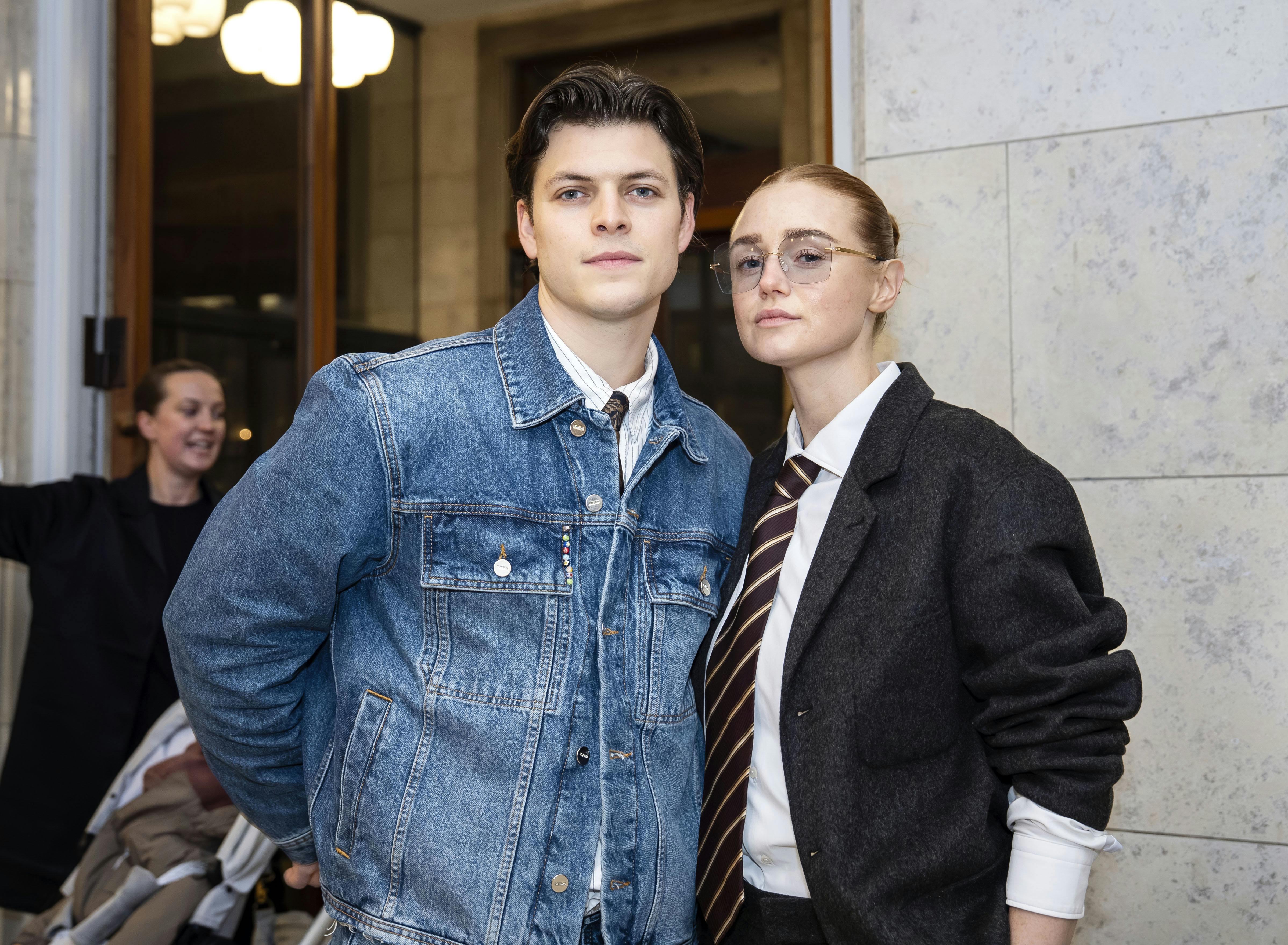 Alex Høgh Andersen og Johanne Milland er private venner med designer Soeren Le Schmidt og var derfor mødt op til hans modeshow tirsdag.