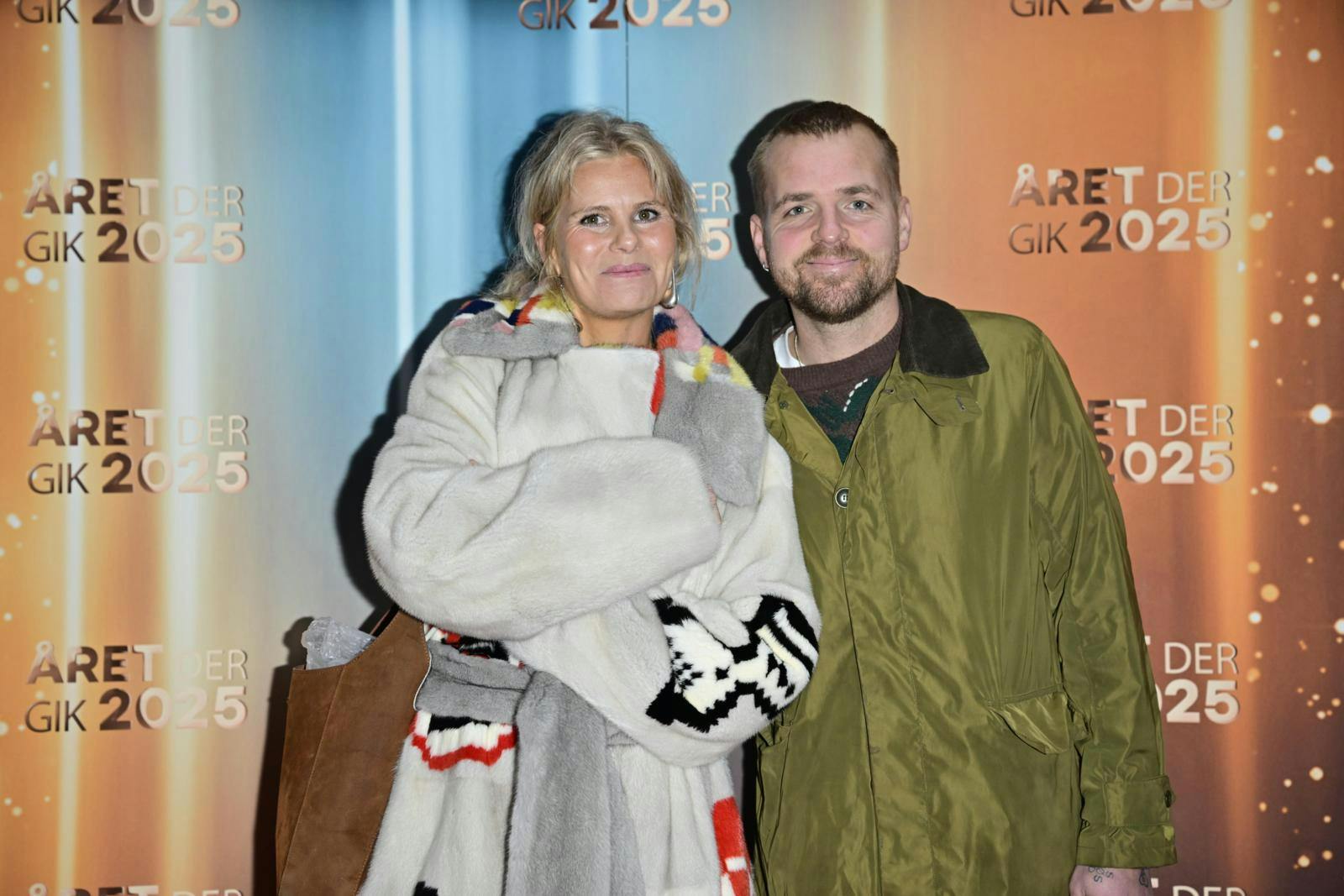 Sofie Linde og Joachim Ingversen er klar til fest før det store "Året der gik"-show 2025 i Koncertsalen hos DR.