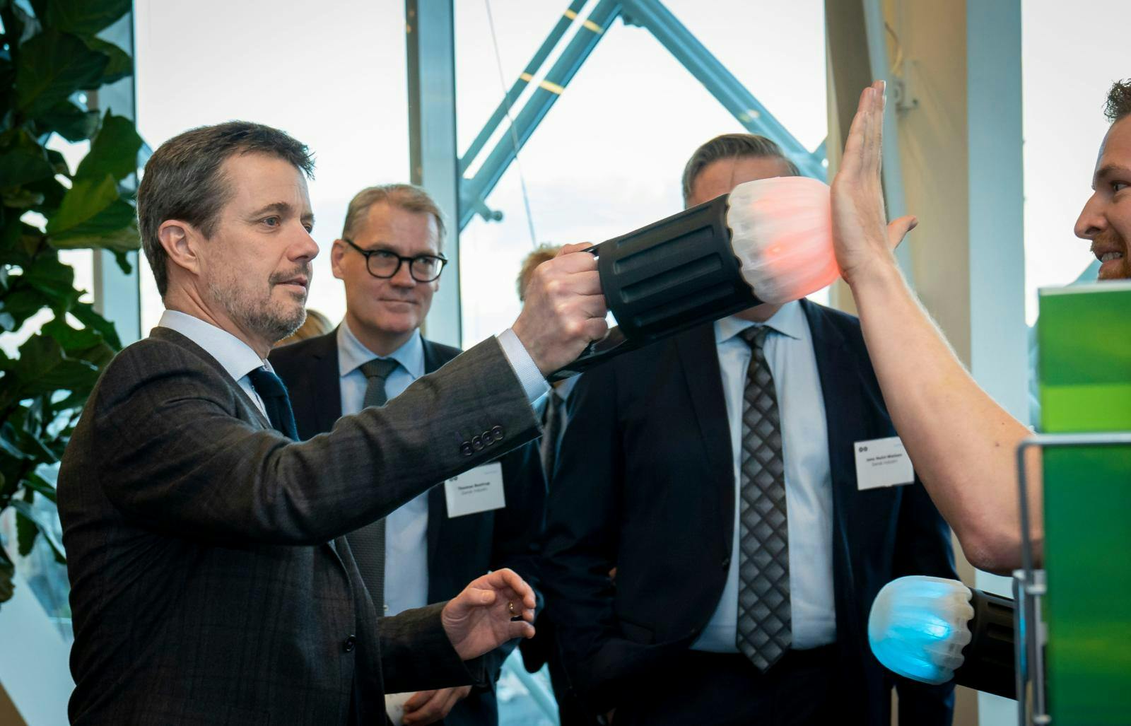 Thomas Bustrup - med brillerne i midten - kunne være stoppet i Sverige, men blev først fanget i Danmark. Nu med en endnu højere promille.