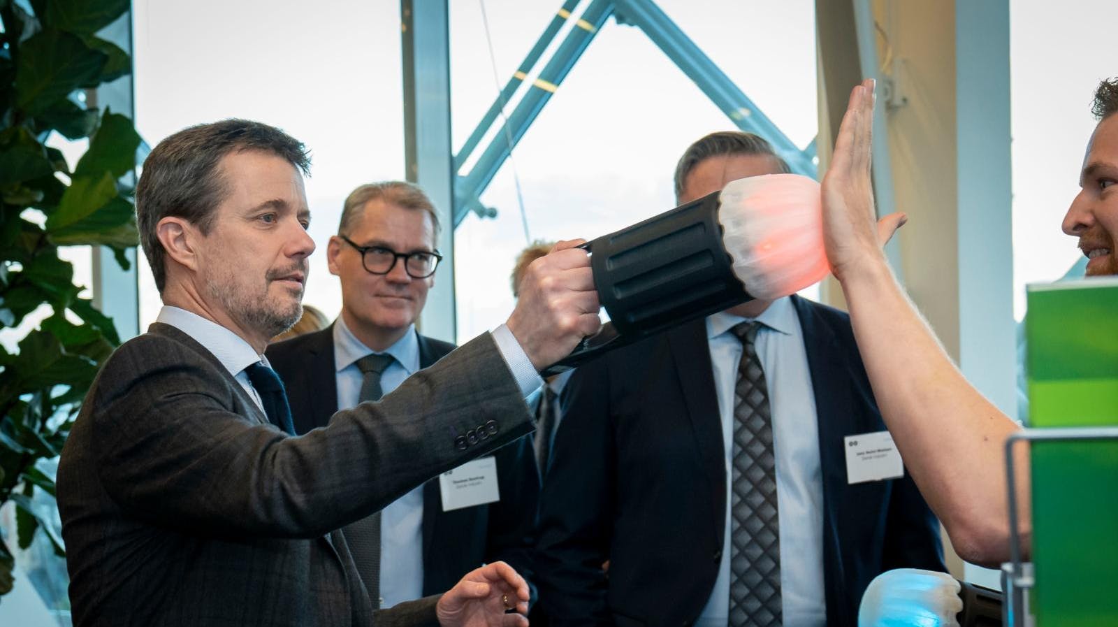 Thomas Bustrup - med brillerne i midten - kunne være stoppet i Sverige, men blev først fanget i Danmark. Nu med en endnu højere promille.