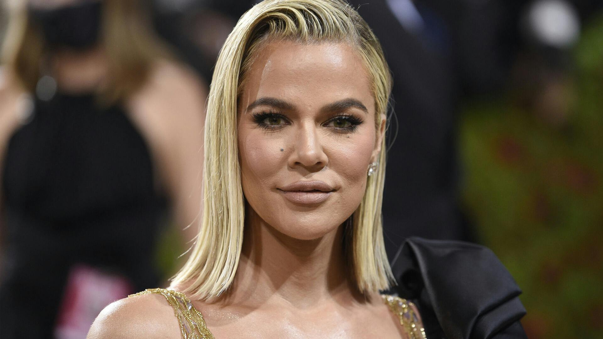 Khloe Kardashian er blevet inviteret på date af en skolelærer, efter hun selv tog den første kontakt.