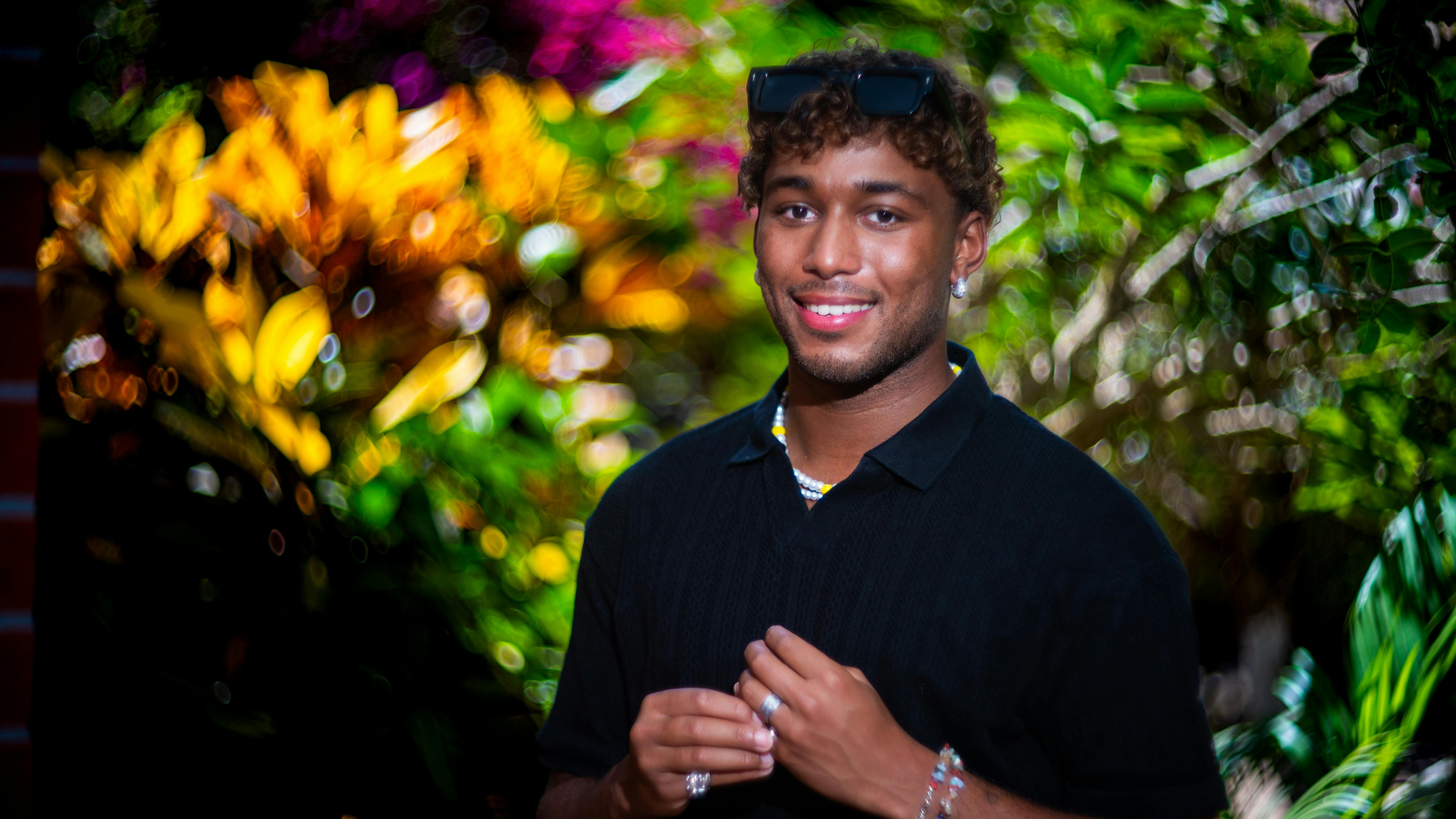 Alhaji Contafayes slogan i norsk "Paradise Hotel" ser ifølge hans story ud til at være "Fake it till you make it".