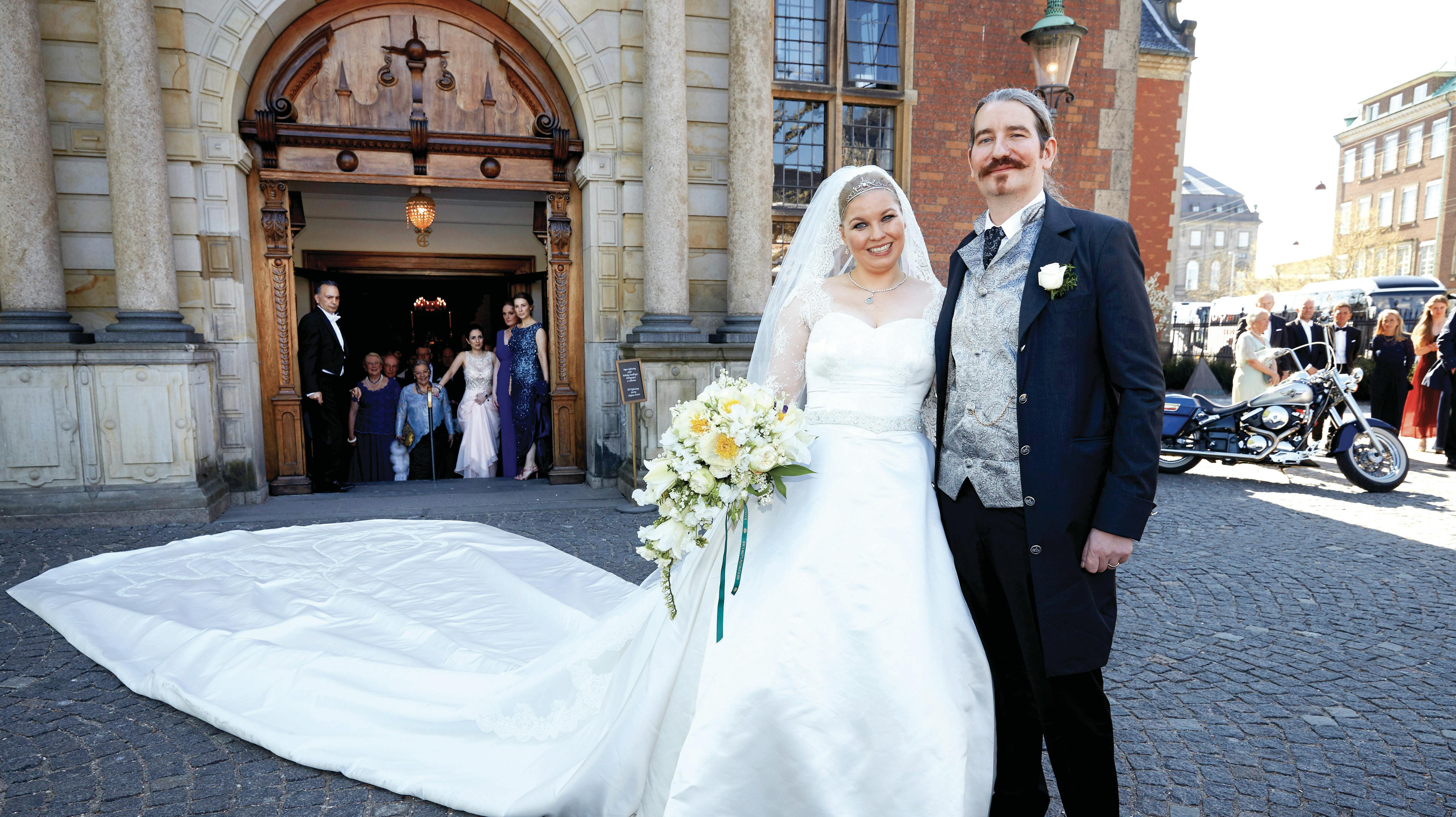 Bryllup. Tidligere hofreporter Bodil Caths datter Anna-Christine Cath Hansen bliver gift med Niklas Nikolajsen i Holmens Kirke i København.Foto: Birger Stormoptagelses dato: 050518Journalist: Karina Didriksen