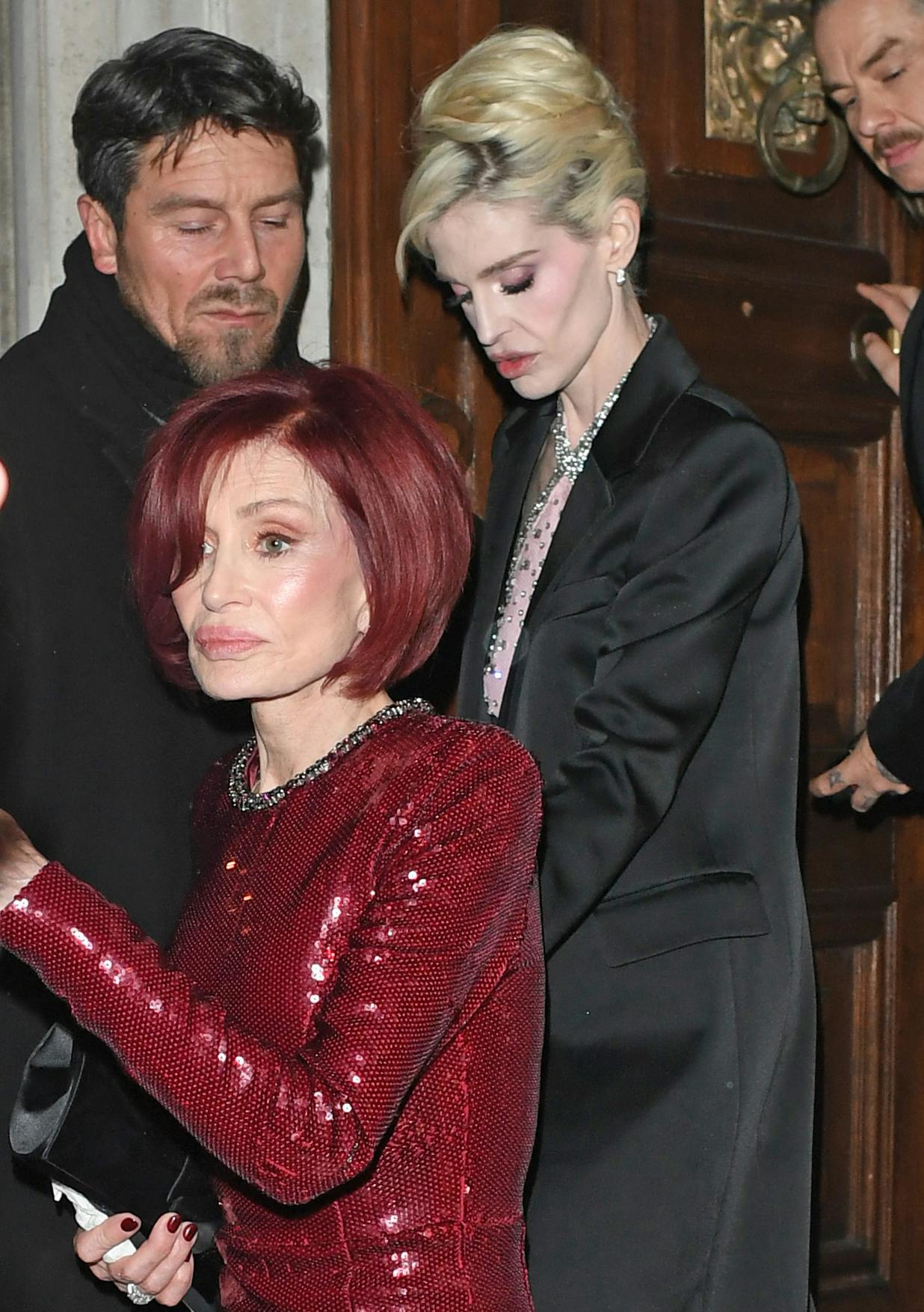 Sharon og Kelly Osbourne sætter begge ord på tabet af Ozzy Osbourne i et nyt interview.