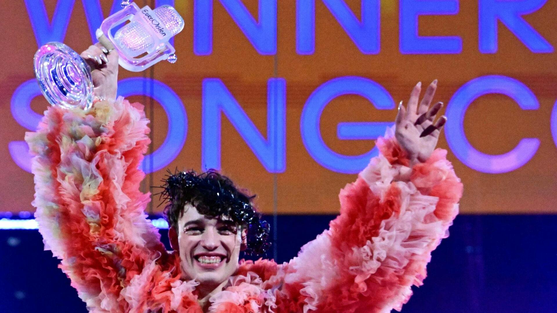 Nemo var ganske glad efter førstepladsen. Nu vinkes der farvel til trofæet.