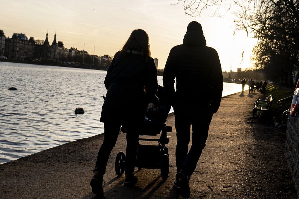 Ifølge ny undersøgelse ændrer kvinder arbejdspræferencer efter at have stiftet familie, mens værdierne mellem arbejdstider og familieliv er stort set uændret hos mændene. (Modelfoto). - Foto: Ida Guldbæk Arentsen/Ritzau Scanpix