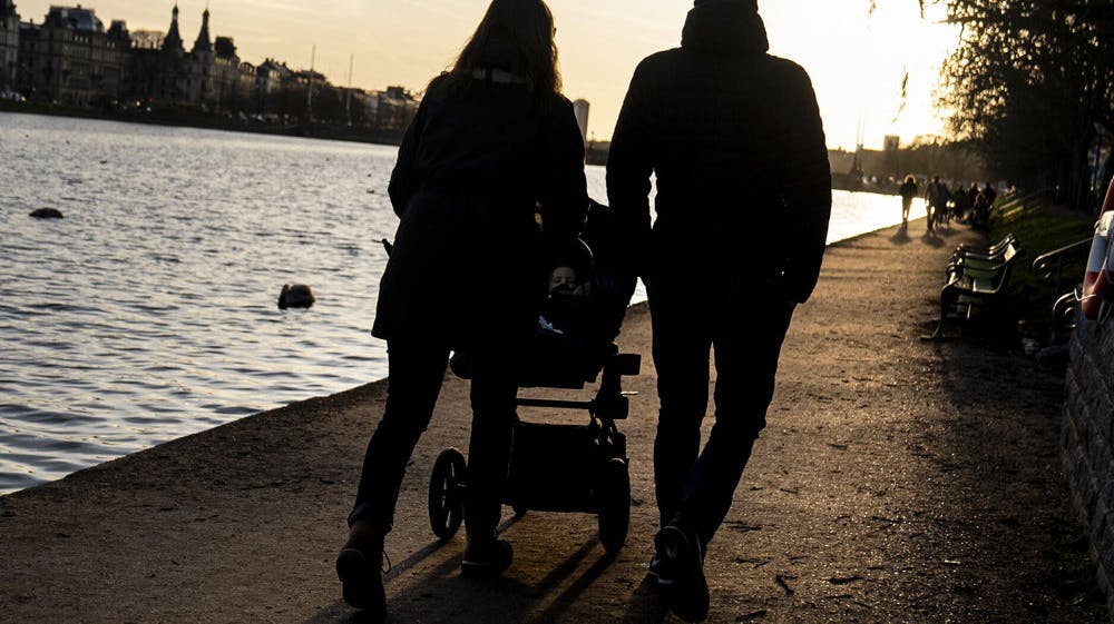 Ifølge ny undersøgelse ændrer kvinder arbejdspræferencer efter at have stiftet familie, mens værdierne mellem arbejdstider og familieliv er stort set uændret hos mændene. (Modelfoto). - Foto: Ida Guldbæk Arentsen/Ritzau Scanpix