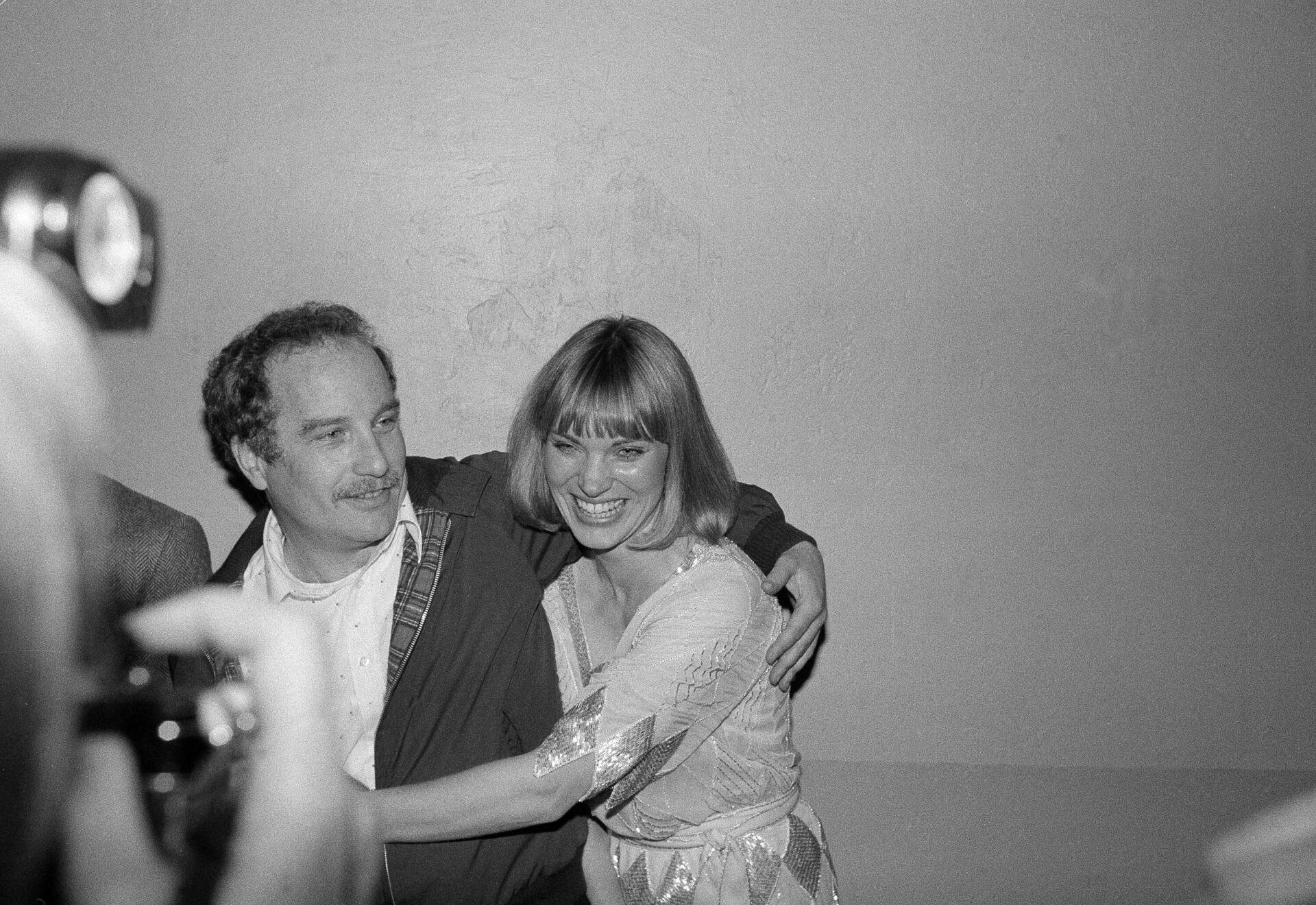 Actor Richard Dreyfuss and his wife Jeramie relax backstage after his opening on Broadway in the play "Total Abandon, " April 29, 1983, in New York. (AP Photo/Ray Stubblebine)