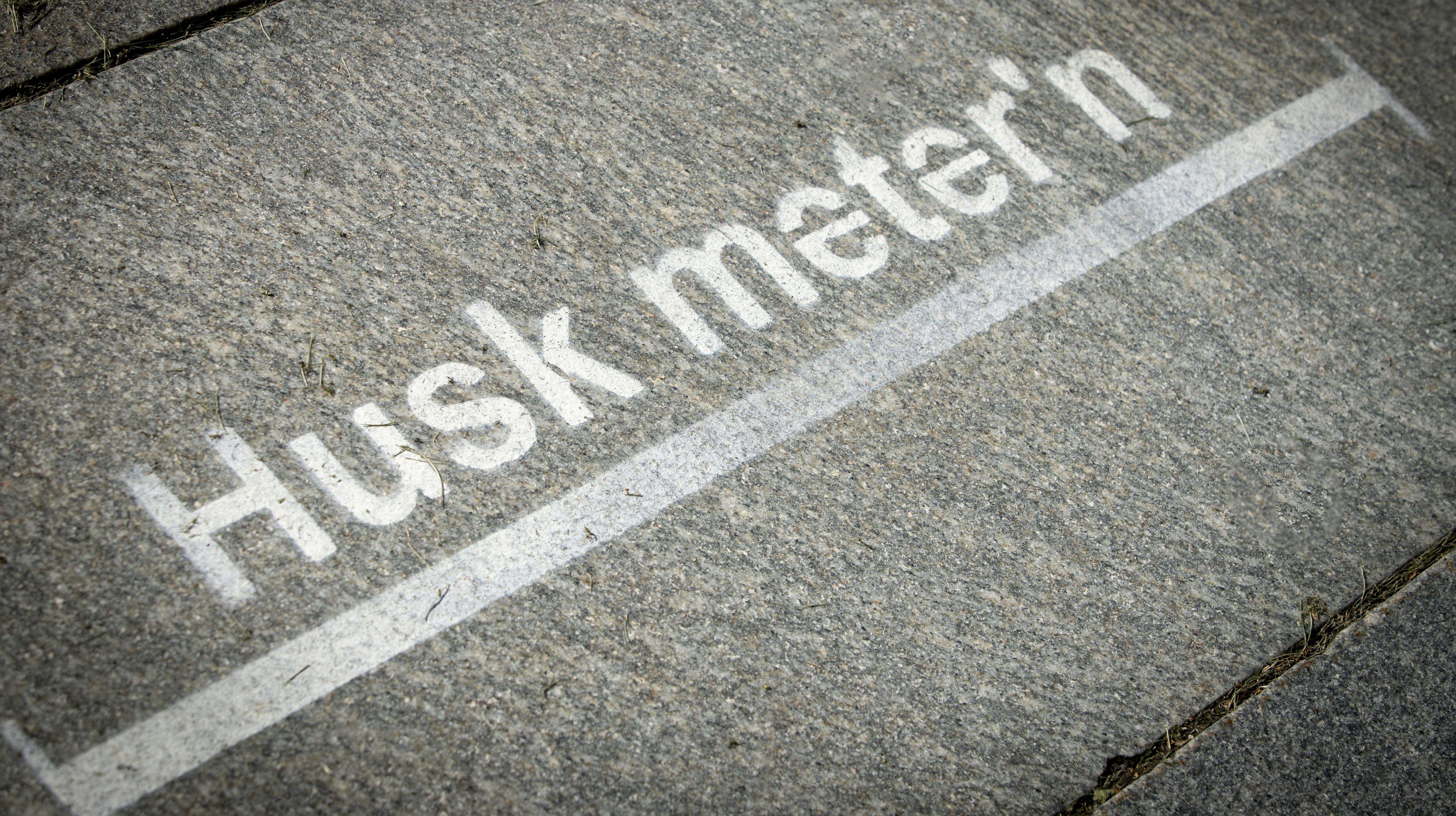 Brug hjernen og hold afstand hvis du ved, at du kan smitte andre.