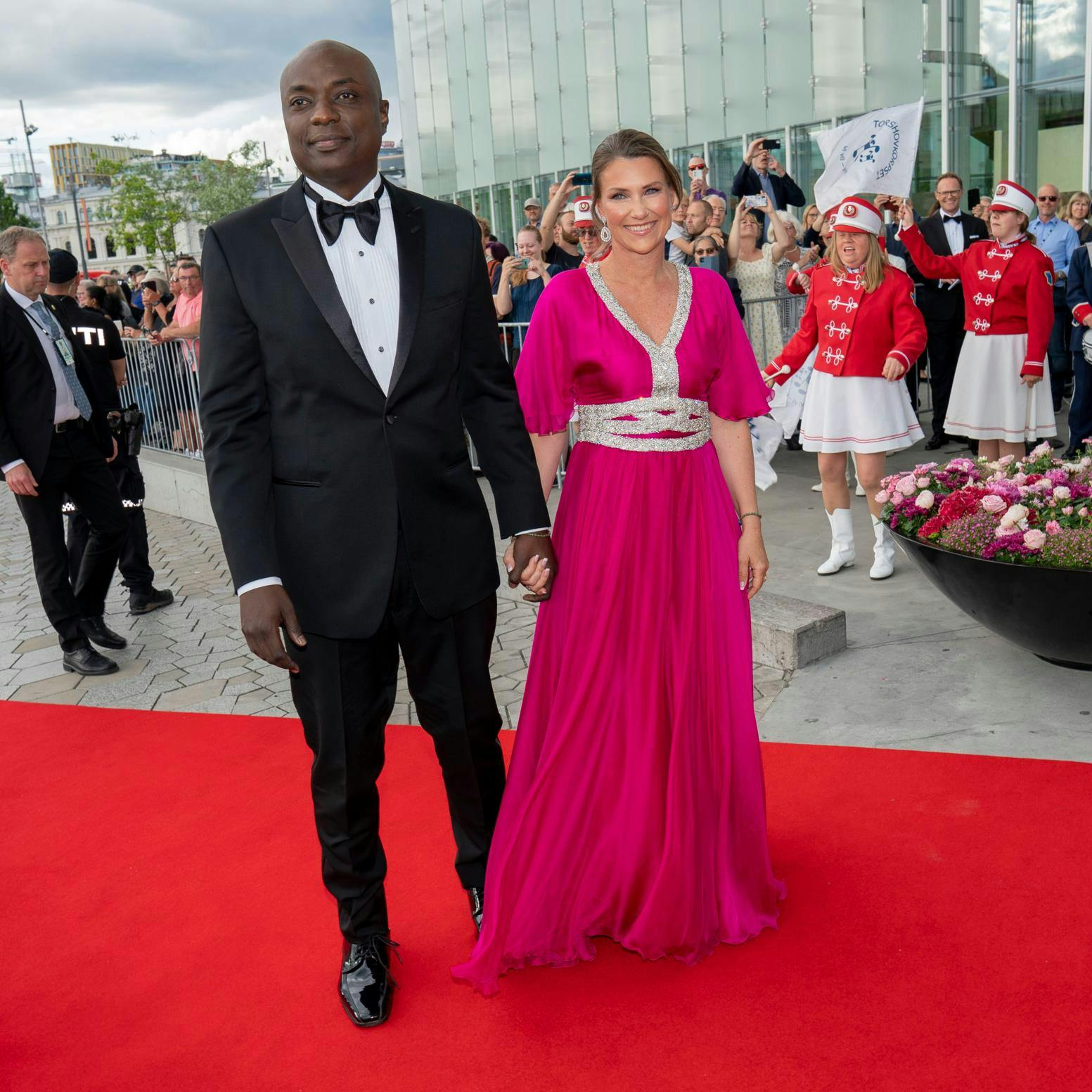 Shamanen Durek Verrett og prinsesse Märtha Louise er alt andet end et kedeligt par, men de deler også vandene i hendes hjemland Norge og ikke mindst i kongehuset.