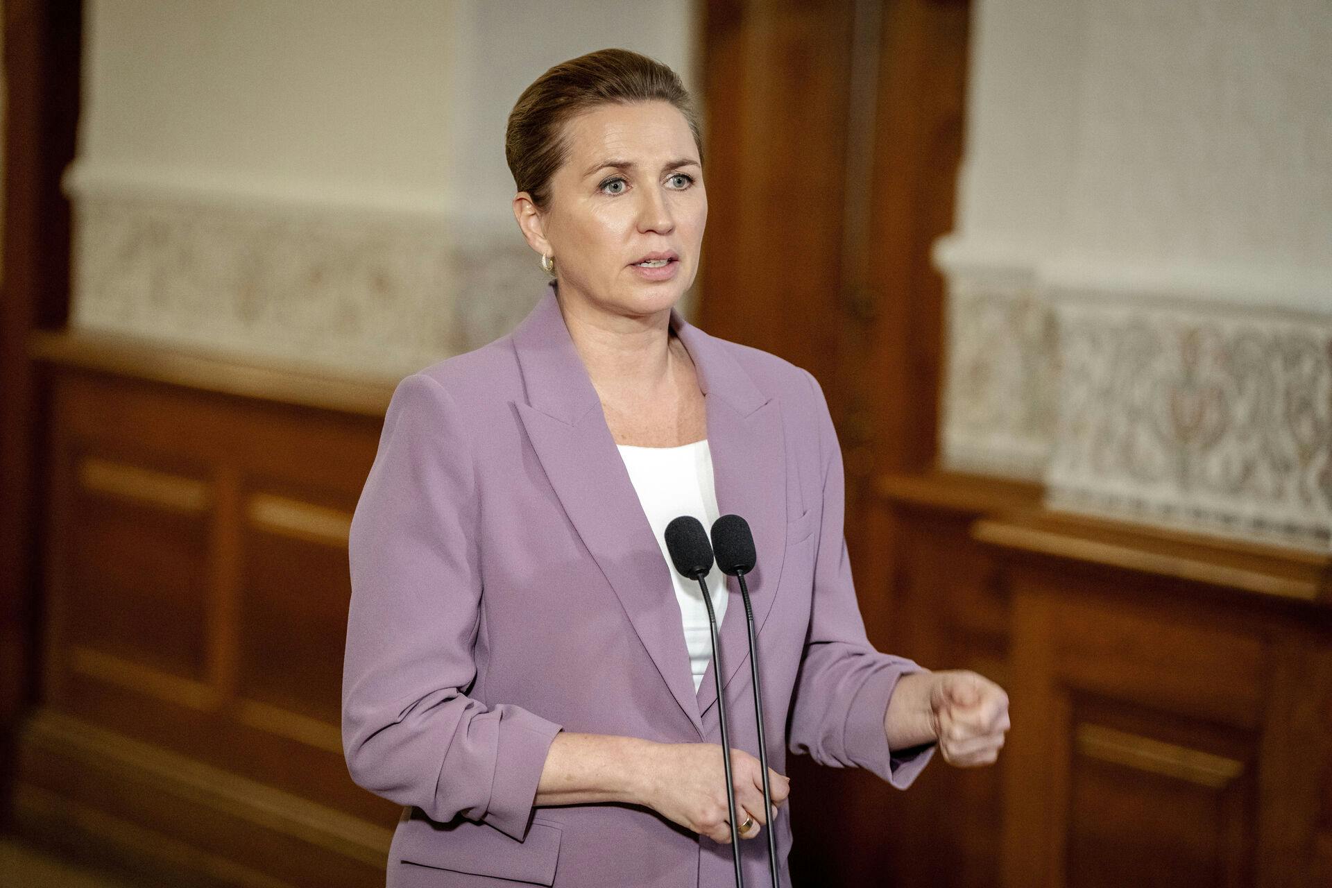 Statsminister Mette Frederiksen (S) holder doorstep efter spørgetimen i Folketinget på Christiansborg i København, tirsdag den 9. december 2025.. (Foto: Mads Claus Rasmussen/Ritzau Scanpix)