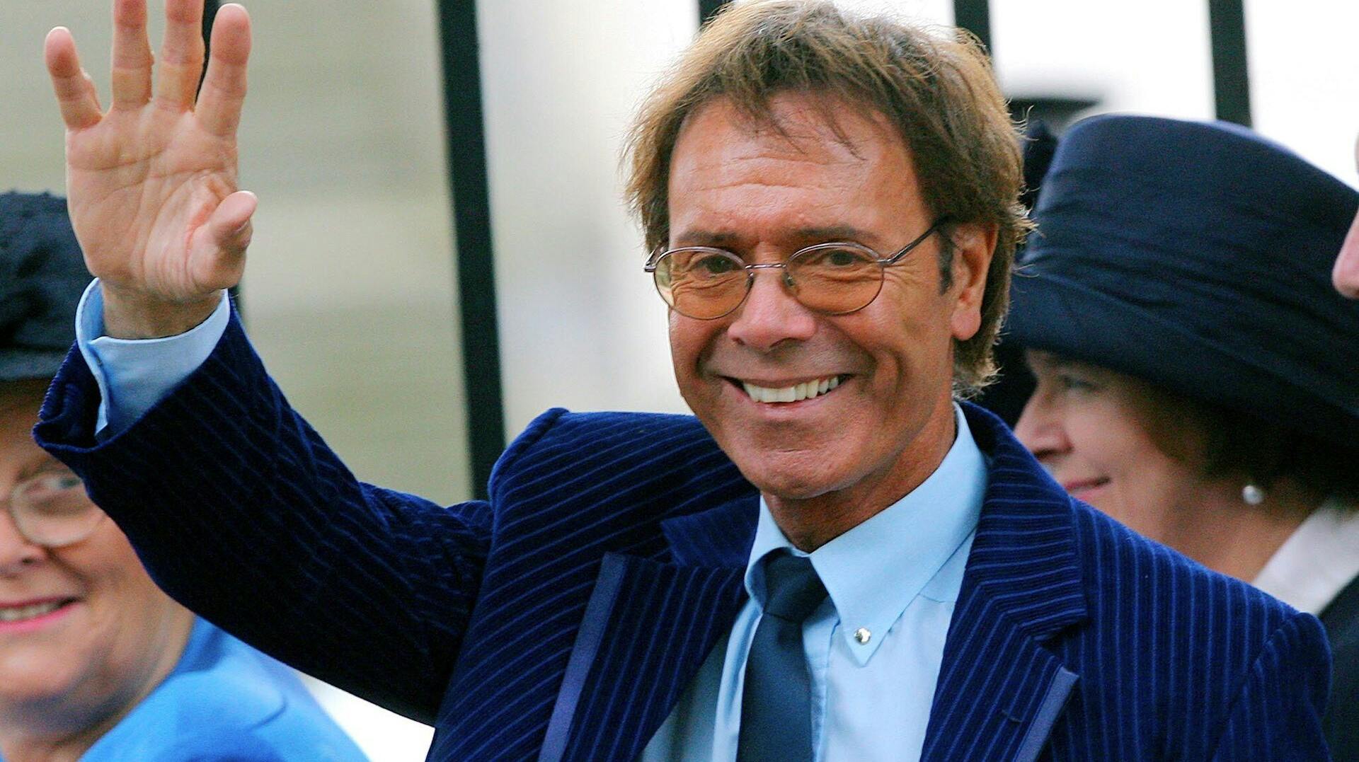 Sir Cliff Richard er stadig i gang, selvom dåbsattesten siger 85 år. 