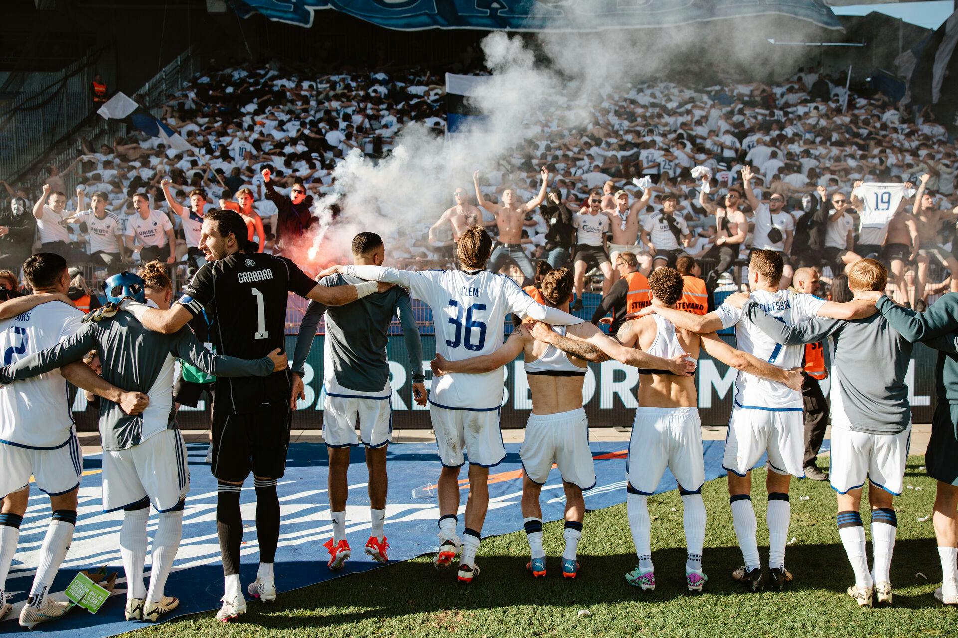 FC København endte med at vinde derbyet 3-1. Nok til stor ærgrelse for sangeren, der ifølge SE og HØRs oplysninger er Brøndby-fan.