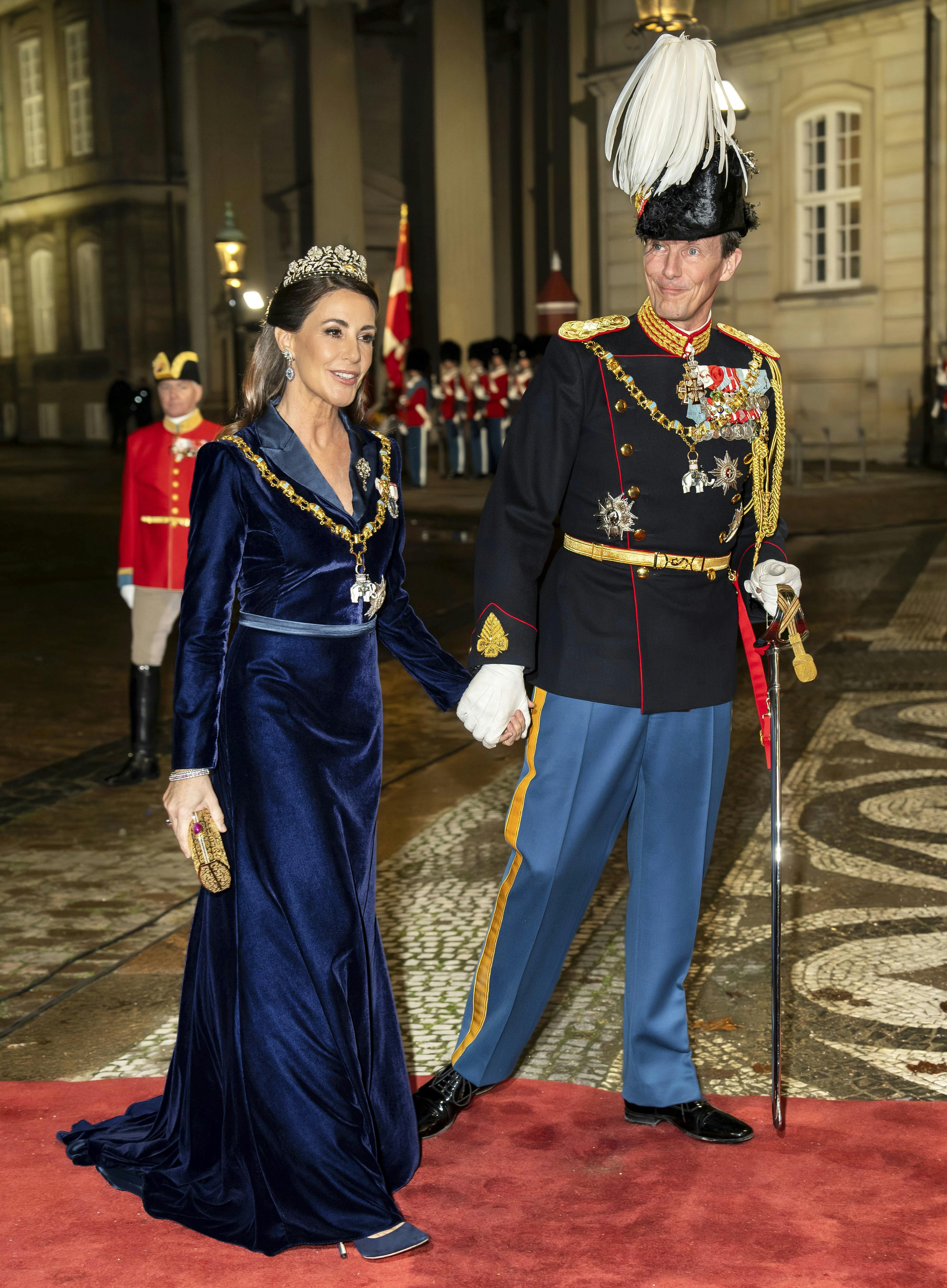 OPGAVE: Kongeparret afholder nytårskur - og taffel. Her ankommer prins Joachim og prinsesse MarieSTED: Amalienborg - Christian VII's PalæJOURNALIST: Marianne Singer og Jan KörnerFOTOGRAF: © Hanne Juul/ Aller Foto & VideoDATO: 20250101