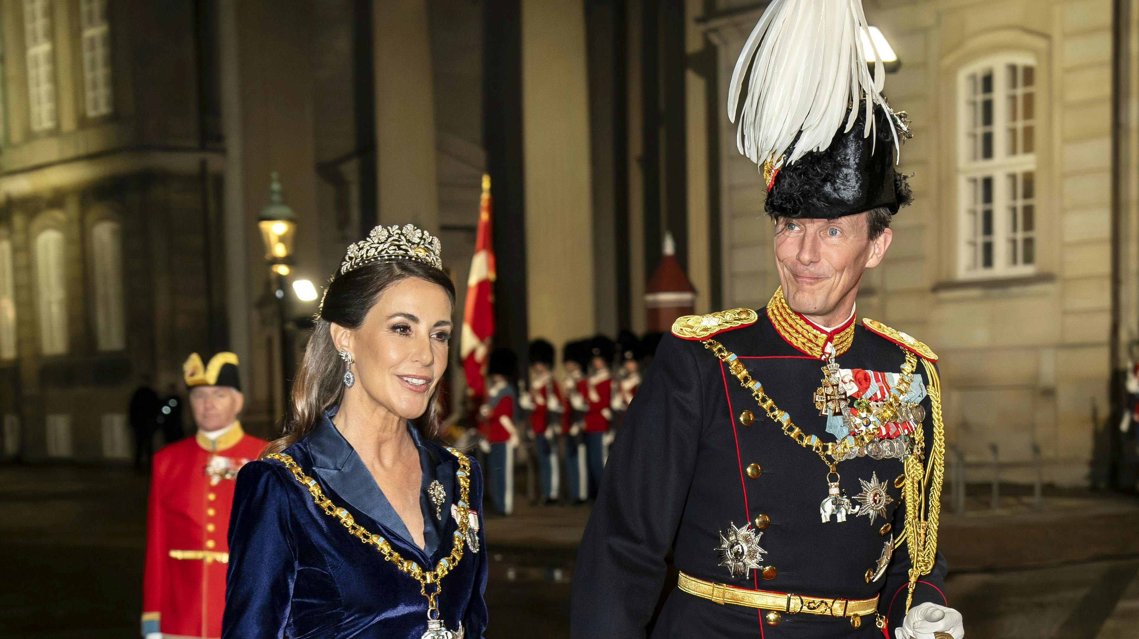 OPGAVE: Kongeparret afholder nytårskur - og taffel. Her ankommer prins Joachim og prinsesse MarieSTED: Amalienborg - Christian VII's PalæJOURNALIST: Marianne Singer og Jan KörnerFOTOGRAF: © Hanne Juul/ Aller Foto & VideoDATO: 20250101