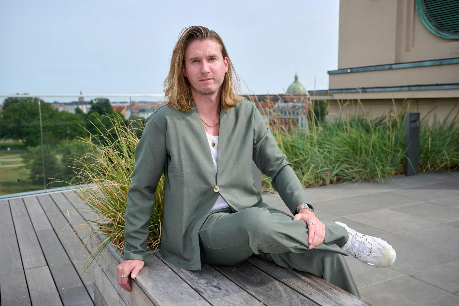 Tore Bentsen er ikke tilfreds med måden "Robinson Ekspeditionen" er blevet klippet sammen på.