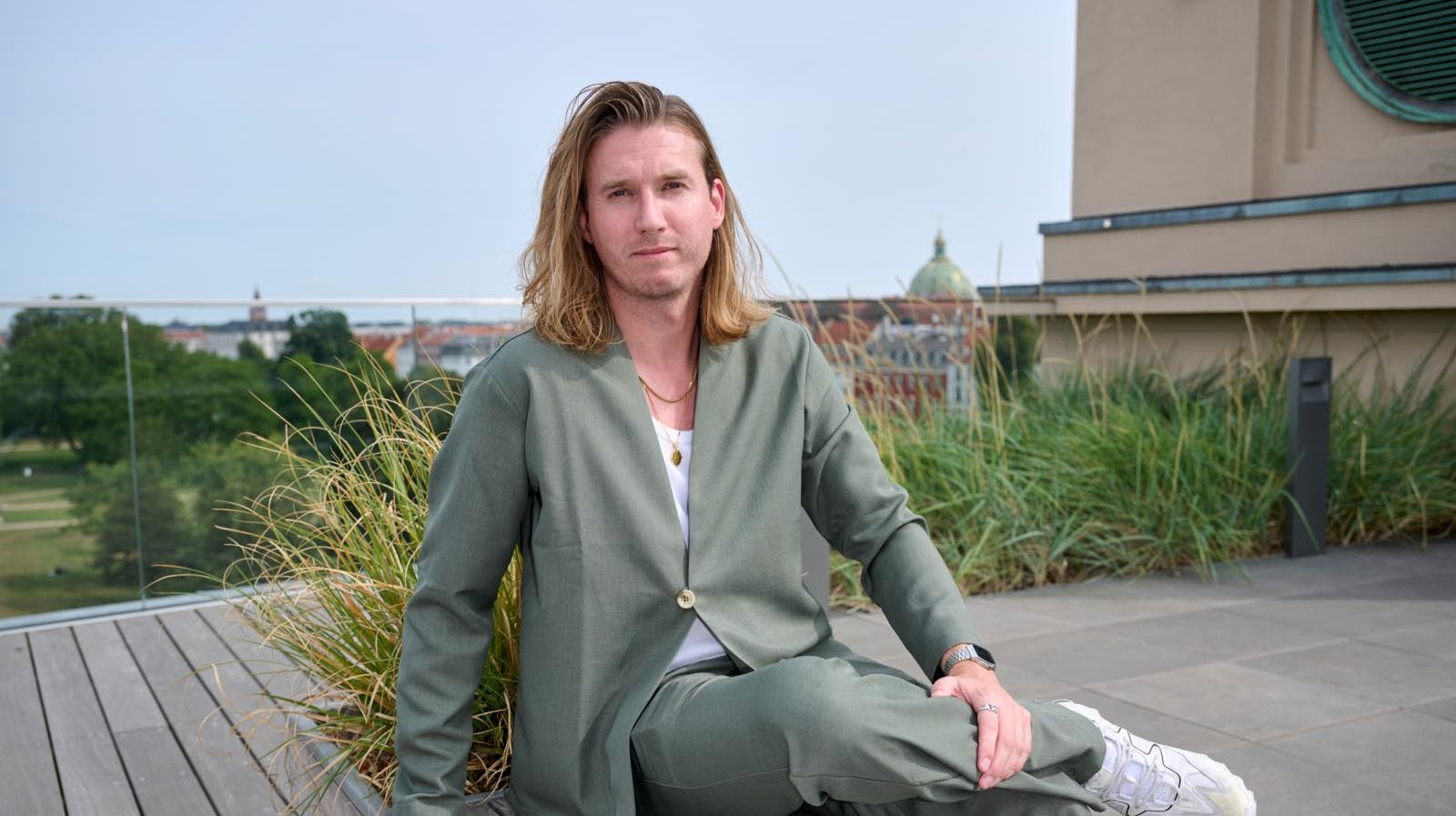 Tore Bentsen er ikke tilfreds med måden "Robinson Ekspeditionen" er blevet klippet sammen på.