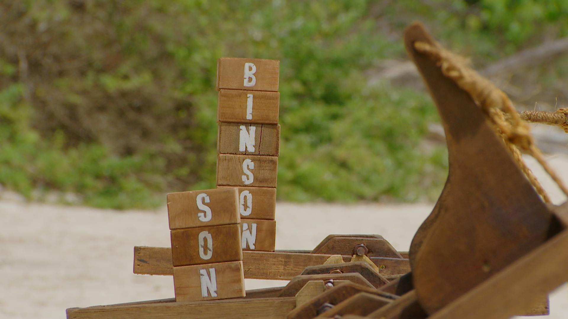 Ifølge produktionen var bordene tjekket grundigt inden start, her ses Tores bord fra siden undervejs i dysten, hvor det kan ses at møtrikken er gået op.