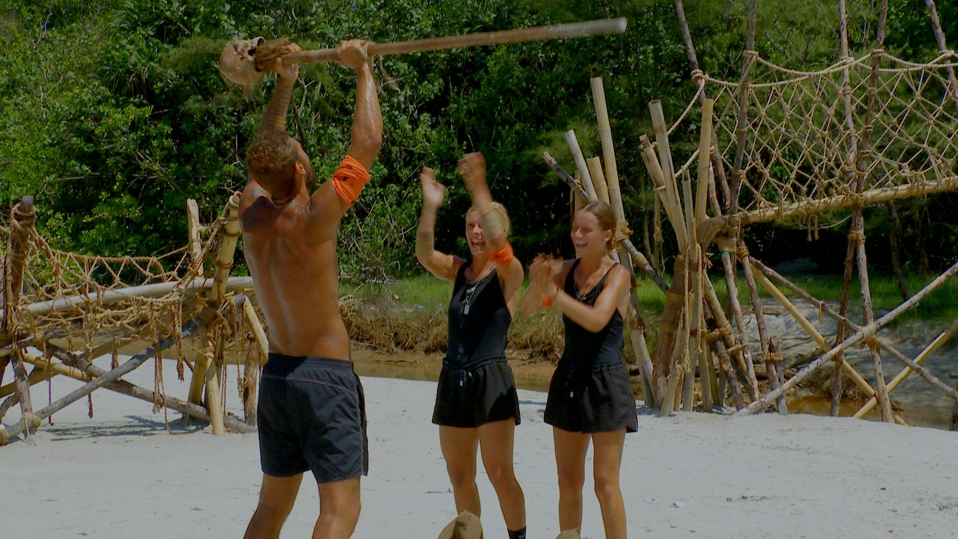 Det komikke som en stor overraskelse for seerne, at det blev Anton Basbas, der i sidste ende kunne løfte trofæet højt hævet over hovedet.