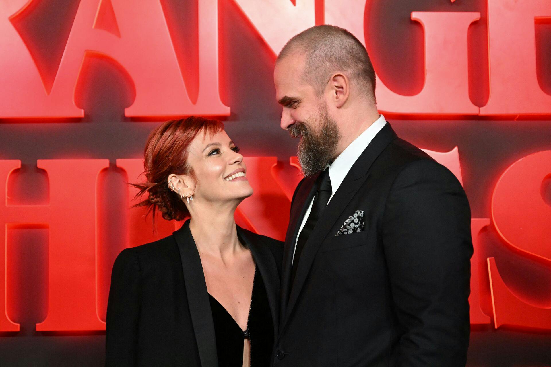 British singer Lily Allen and US actor David Harbour 