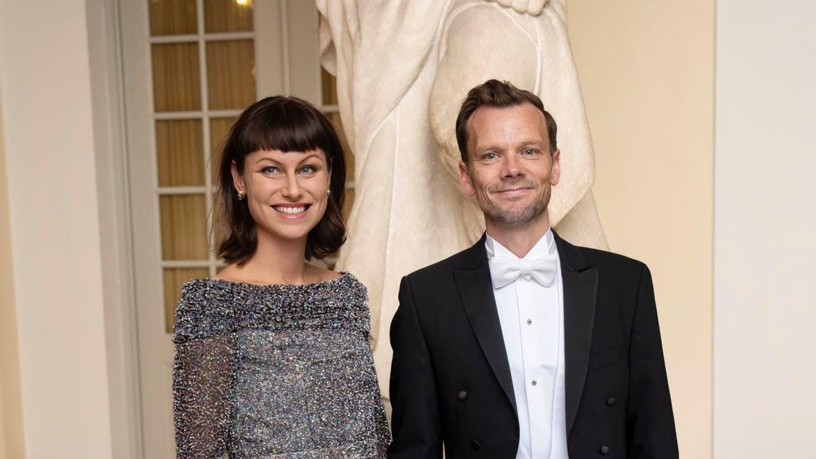 Justitsminister Peter Hummelgaard (S) og hans kone, Sara Vad Sørensen, venter deres tredje barn til april 2026. Og det bliver en lille pige, afslører ministeren i et opslag på Facebook.