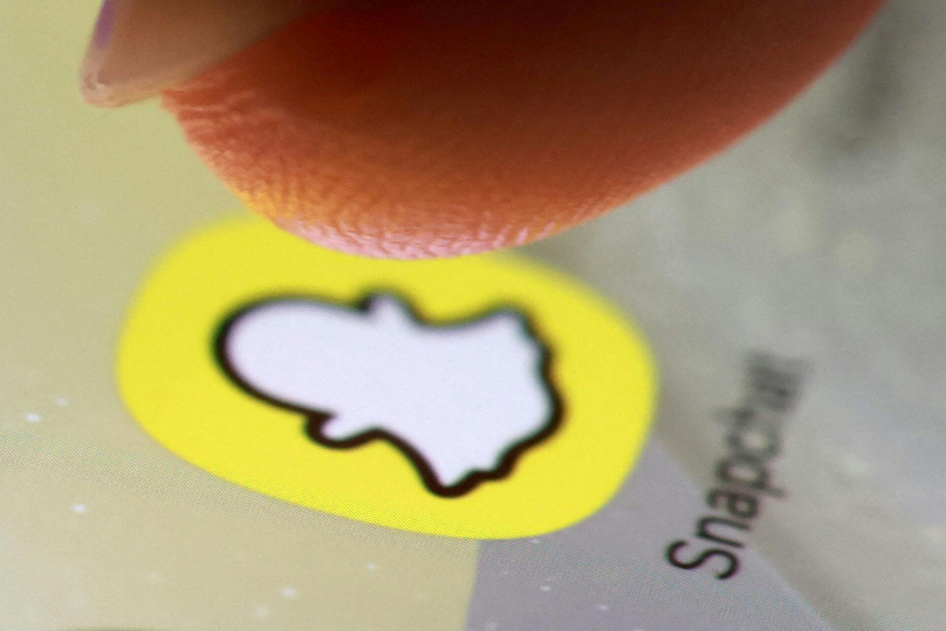 FILE PHOTO: The Snapchat app icon on a smartphone in this illustration taken October 27, 2025. REUTERS/Dado Ruvic/Illustration/File Photo
