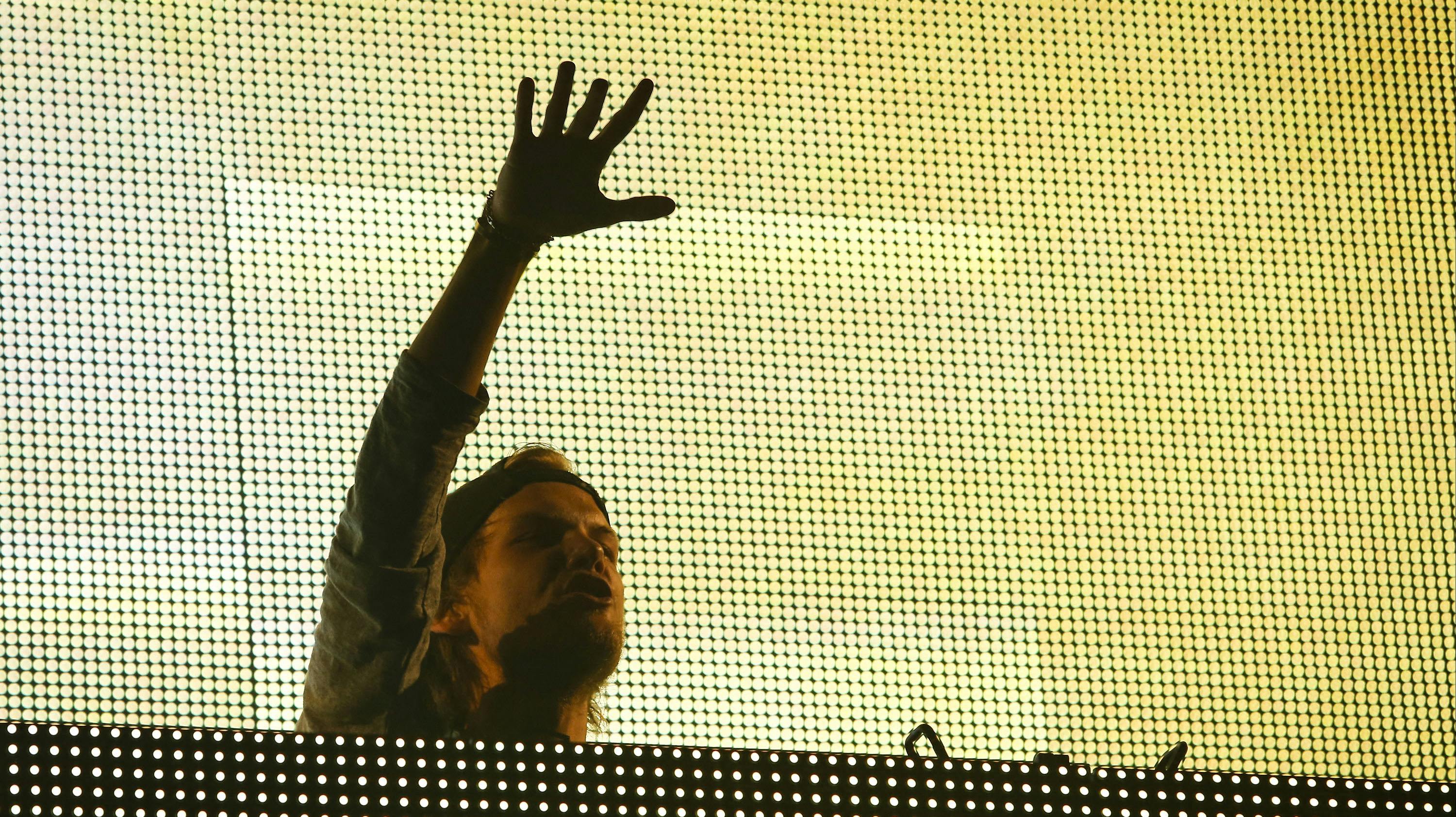 Avicii blev kun 28 år. Den svenske DJ og producer kæmpede i årevis med psykisk pres og angst, før han tog sit eget liv i 2018.