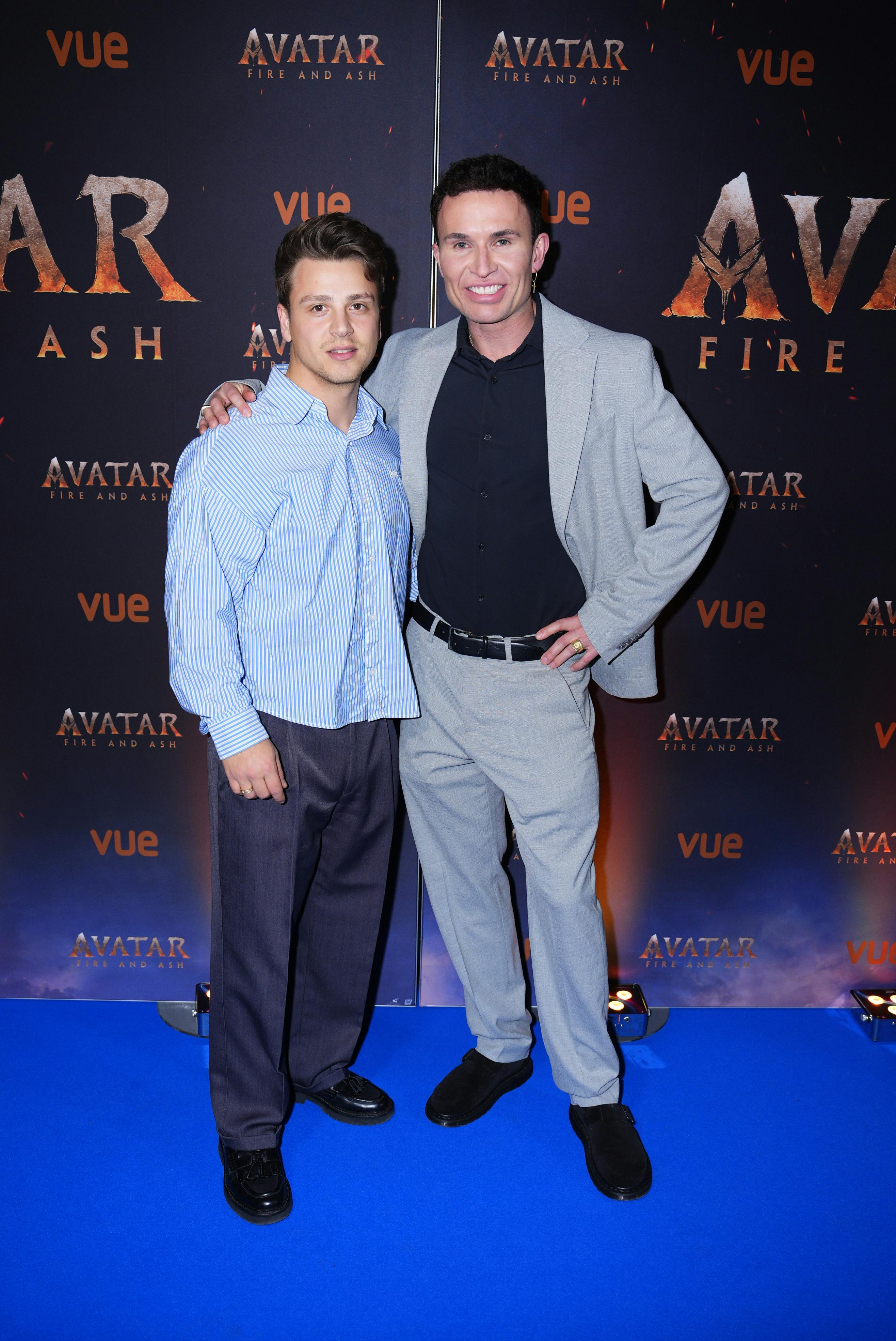 Gustav Salinas er tirsdag aften mødt op med sin bedste ven Daniel, der med egne ord spiller på det modsatte hold af Gustav.