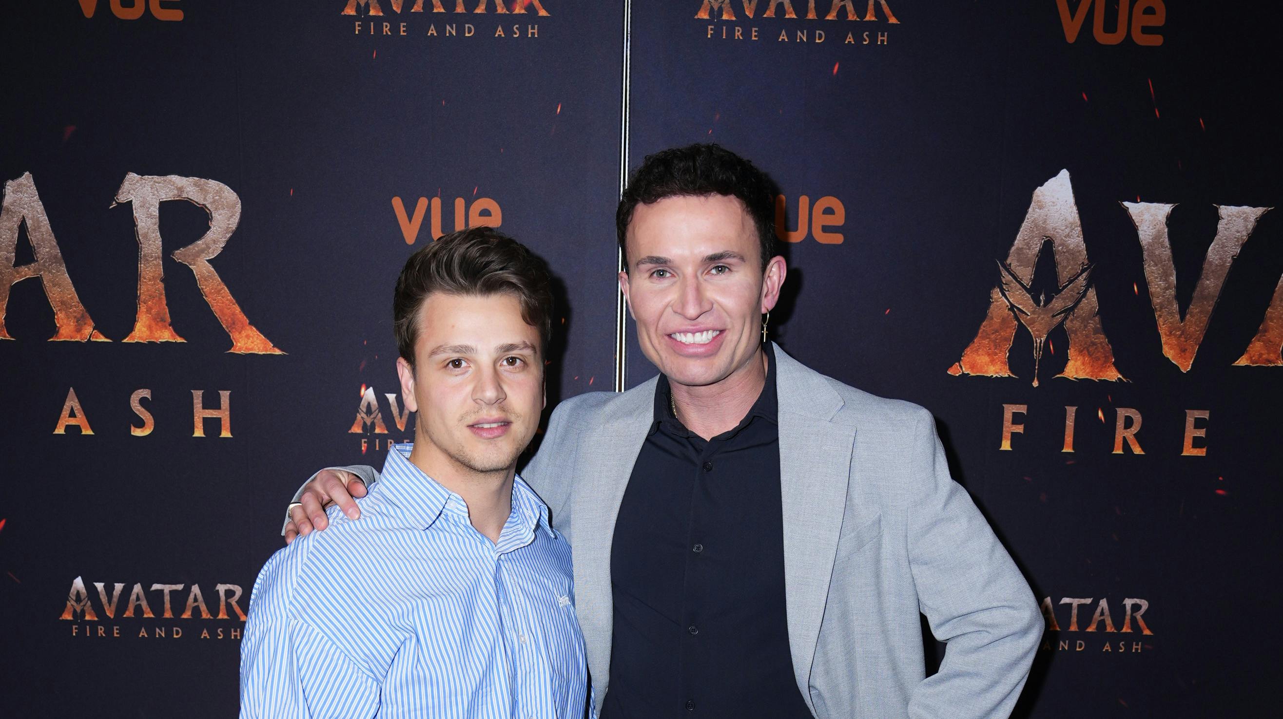 Gustav Salinas er tirsdag aften mødt op med sin bedste ven Daniel, der med egne ord spiller på det modsatte hold af Gustav.