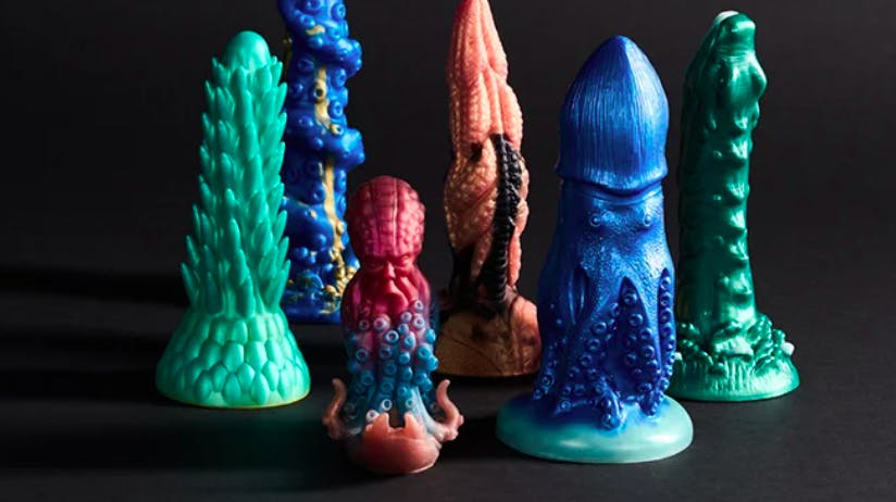 Dragedildoer blev revet ned af hylderne i år. Især indbyggerne i een by nyder monsterdildoer.