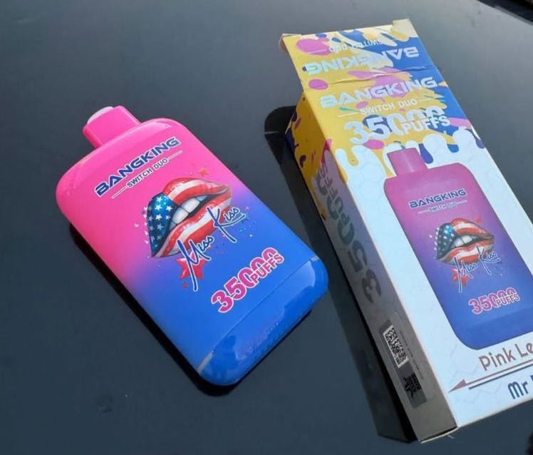 Sådan kan en af de såkaldte puff bars se ud. E-cigaretten - der er ulovlig i Danmark - er særdeles populær, og kan købes på det sorte marked herhjemme.