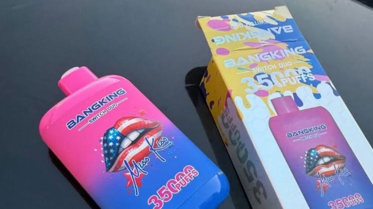 Sådan kan en af de såkaldte puff bars se ud. E-cigaretten - der er ulovlig i Danmark - er særdeles populær, og kan købes på det sorte marked herhjemme.