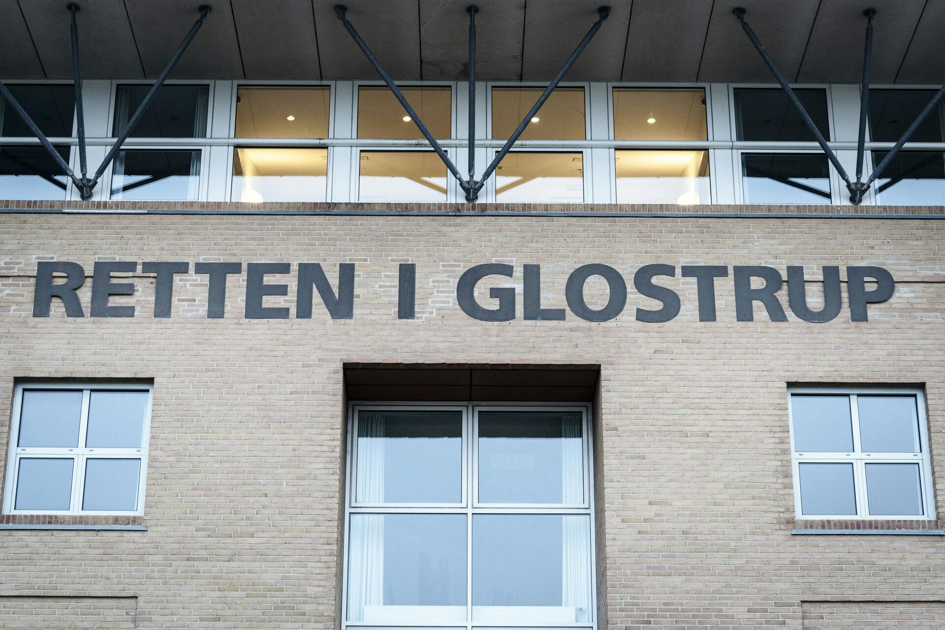 Manden er tiltalt ved Retten i Glostrup.
