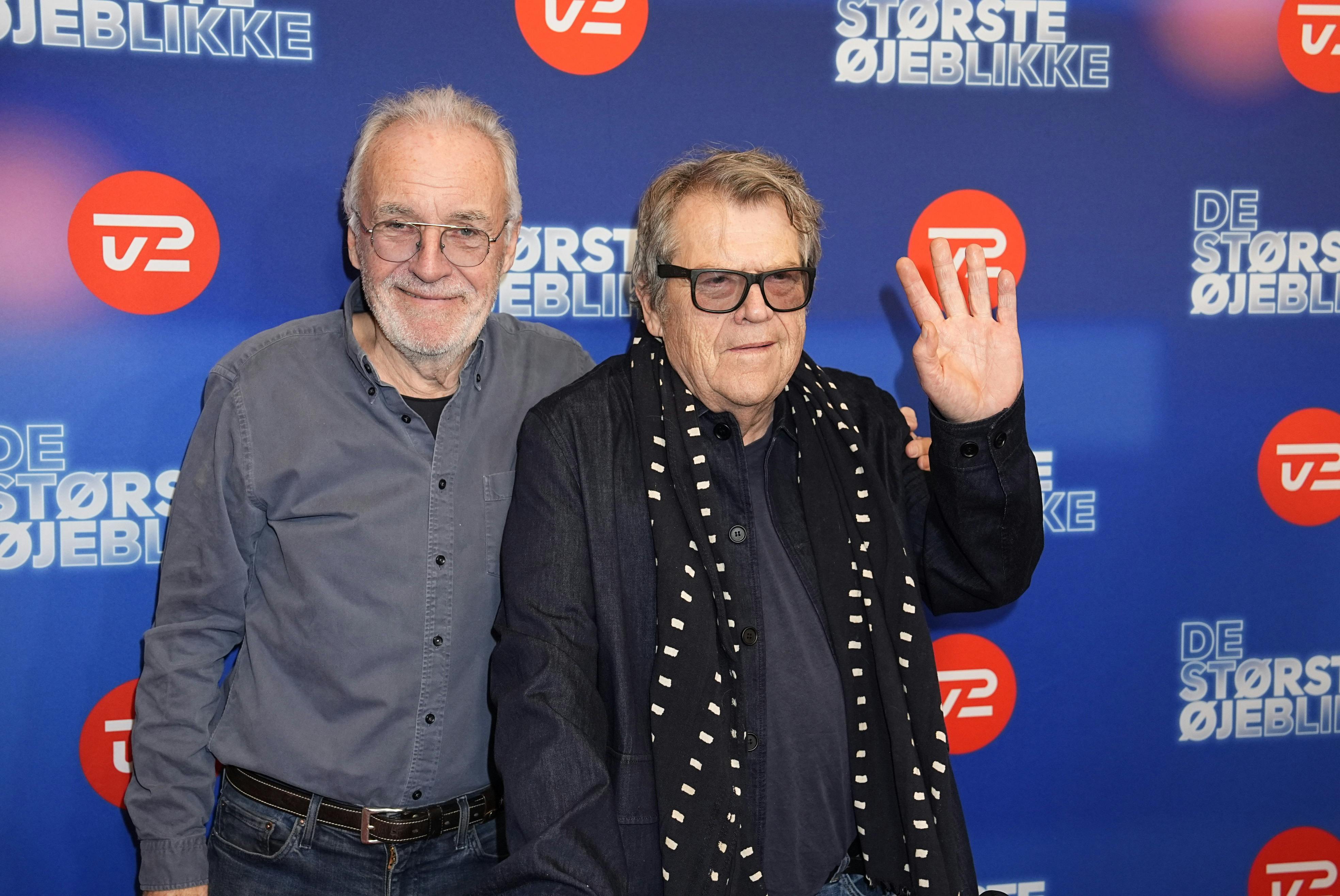 Pludselig stod han der.